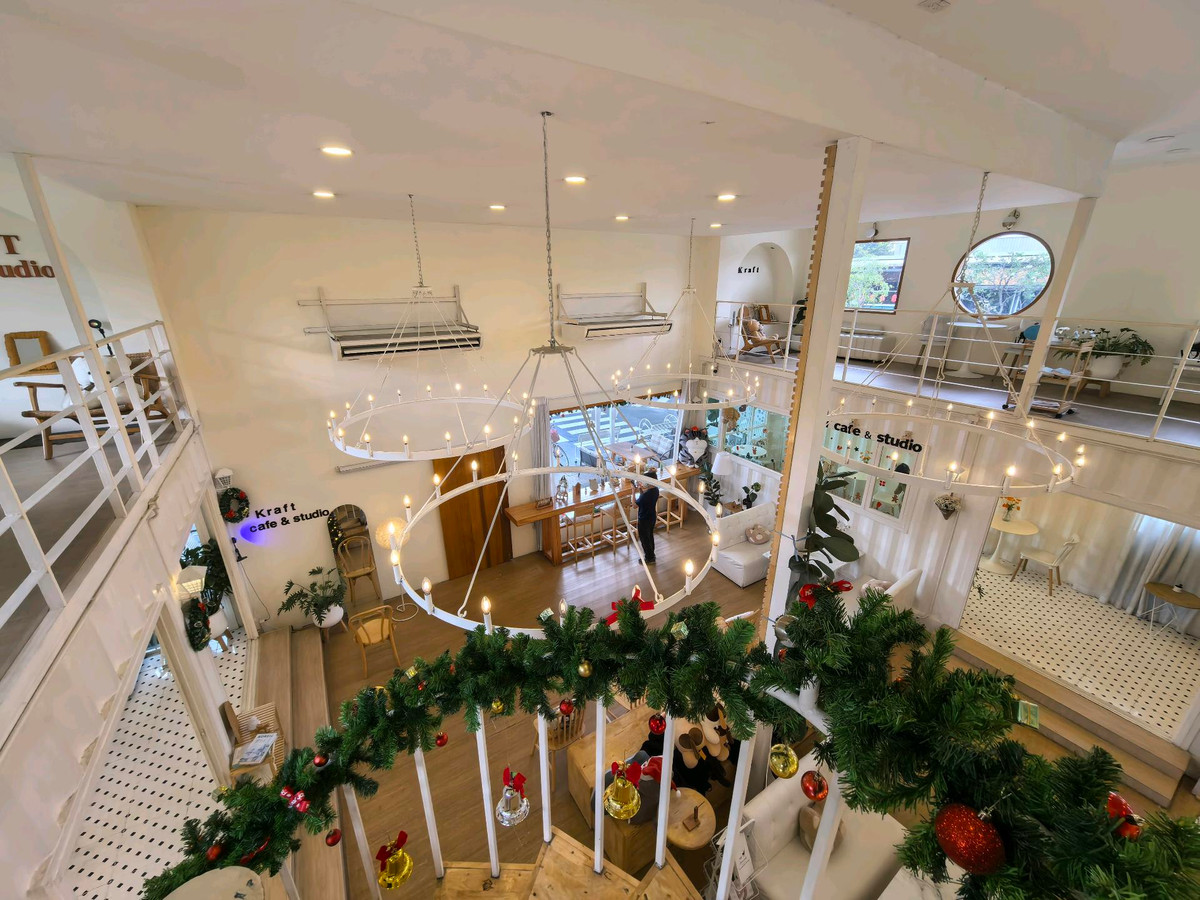 For RentRetail SpacePinklao, Charansanitwong : ✨ Shop space / cafe / restaurant / studio for rent 📐 230 sq m. | 2 floors, near Thonburi Fresh Market.