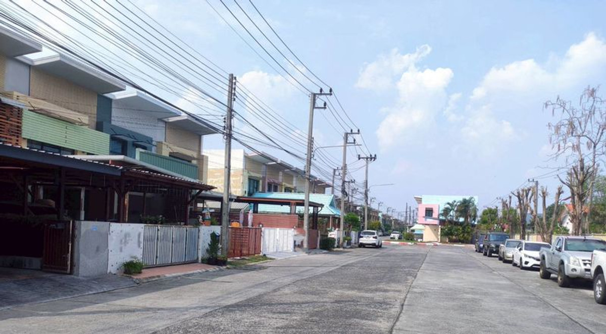 For SaleTownhomePathum Thani,Rangsit, Thammasat : 2-story townhome for sale, corner unit, I-Design, Lam Luk Ka, Khlong 3, area 42.6 sq m, 3 bedrooms, 4 parking spaces, near BTS Khu Khot, Lam Luk Ka, Pathum Thani.