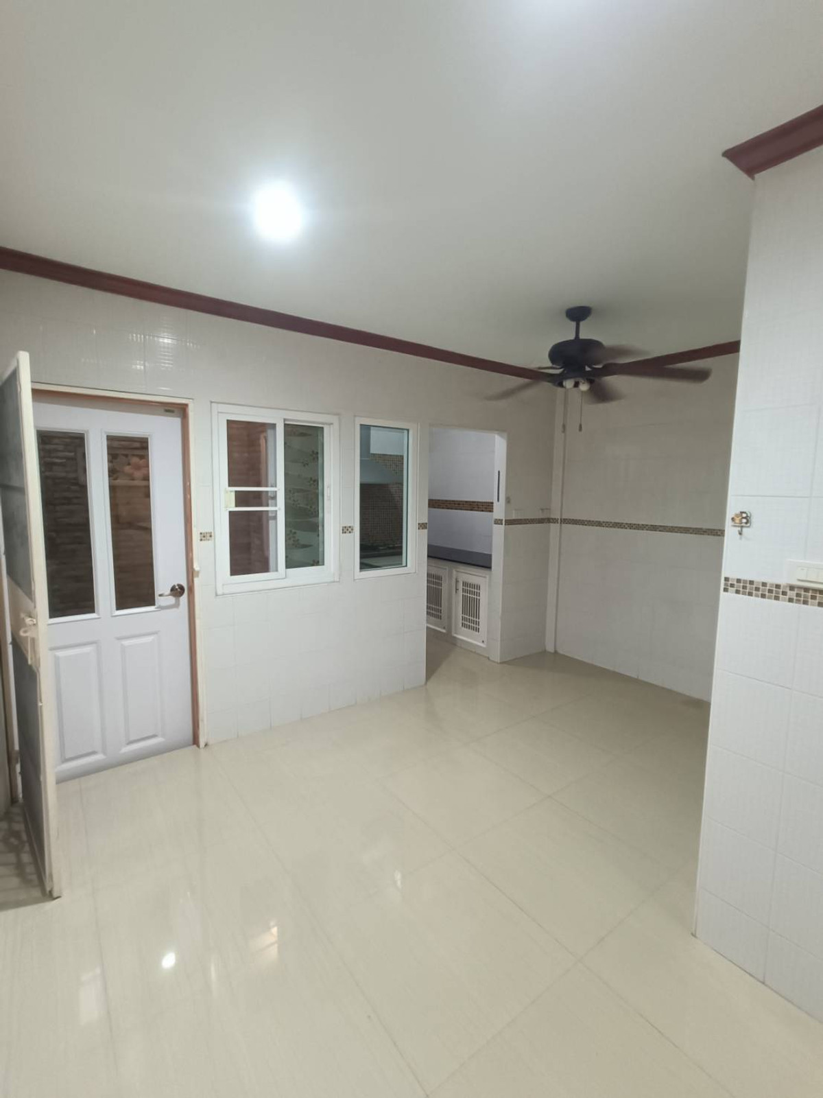 For RentTownhomeLadprao101, Happy Land, The Mall Bang Kapi : Beautiful 2-story house for rent, Sena Villa 84 Village, Happyland