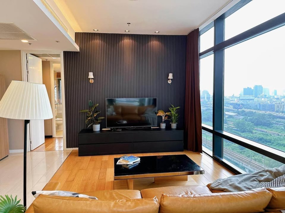 For RentCondoRama9, Petchburi, RCA : RC022326 Condo 2 beds for rent at Circle Living Prototype near MRT Phetchaburi