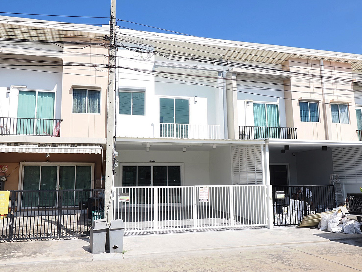 ขายทาวน์โฮมพระราม 5 ราชพฤกษ์ บางกรวย : ขายราคาพิเศษ ทาวน์เฮ้าส์ 2 ชั้น ม.พลีโน่ 20.6 ตร.ว. 3 ห้องนอน 2 ห้องน้ำ ทำเลต้นโครงการ ถนนเมน บ้านหน้ากว้าง ฟังชั่นบ้านดีเยี่ยม พร้อมเฟอร์ รีโนเวทใหม่ทั้งหลัง เข้าอยู่ได้ทันที [รัตนาธิเบศร์-ชัยพฤกษ์]