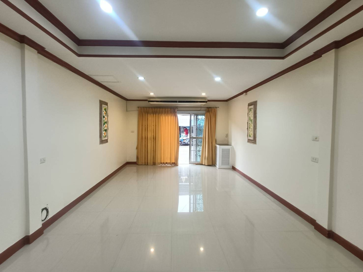 For RentTownhomeLadprao101, Happy Land, The Mall Bang Kapi : Beautiful 2-story house for rent, Sena Villa 84 Village, Happyland