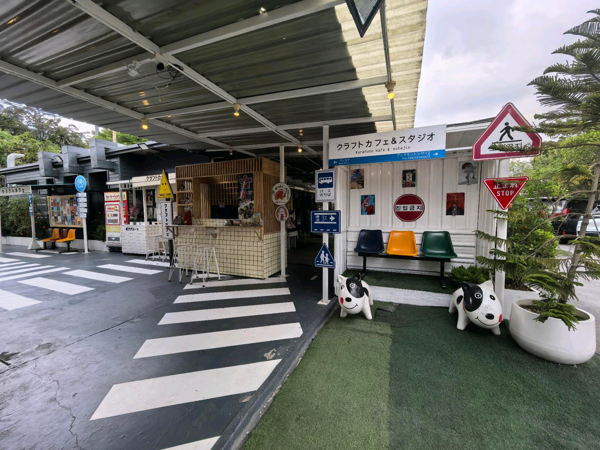 For RentRetail SpacePinklao, Charansanitwong : ✨ Shop space / cafe / restaurant / studio for rent 📐 230 sq m. | 2 floors, near Thonburi Fresh Market.