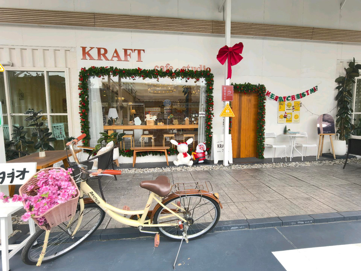 For RentRetail SpacePinklao, Charansanitwong : ✨ Shop space / cafe / restaurant / studio for rent 📐 230 sq m. | 2 floors, near Thonburi Fresh Market.