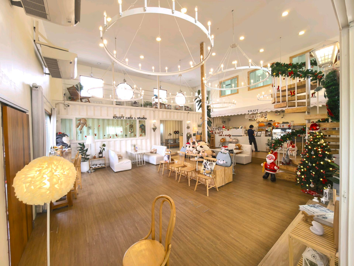 For RentRetail SpacePinklao, Charansanitwong : ✨ Shop space / cafe / restaurant / studio for rent 📐 230 sq m. | 2 floors, near Thonburi Fresh Market.