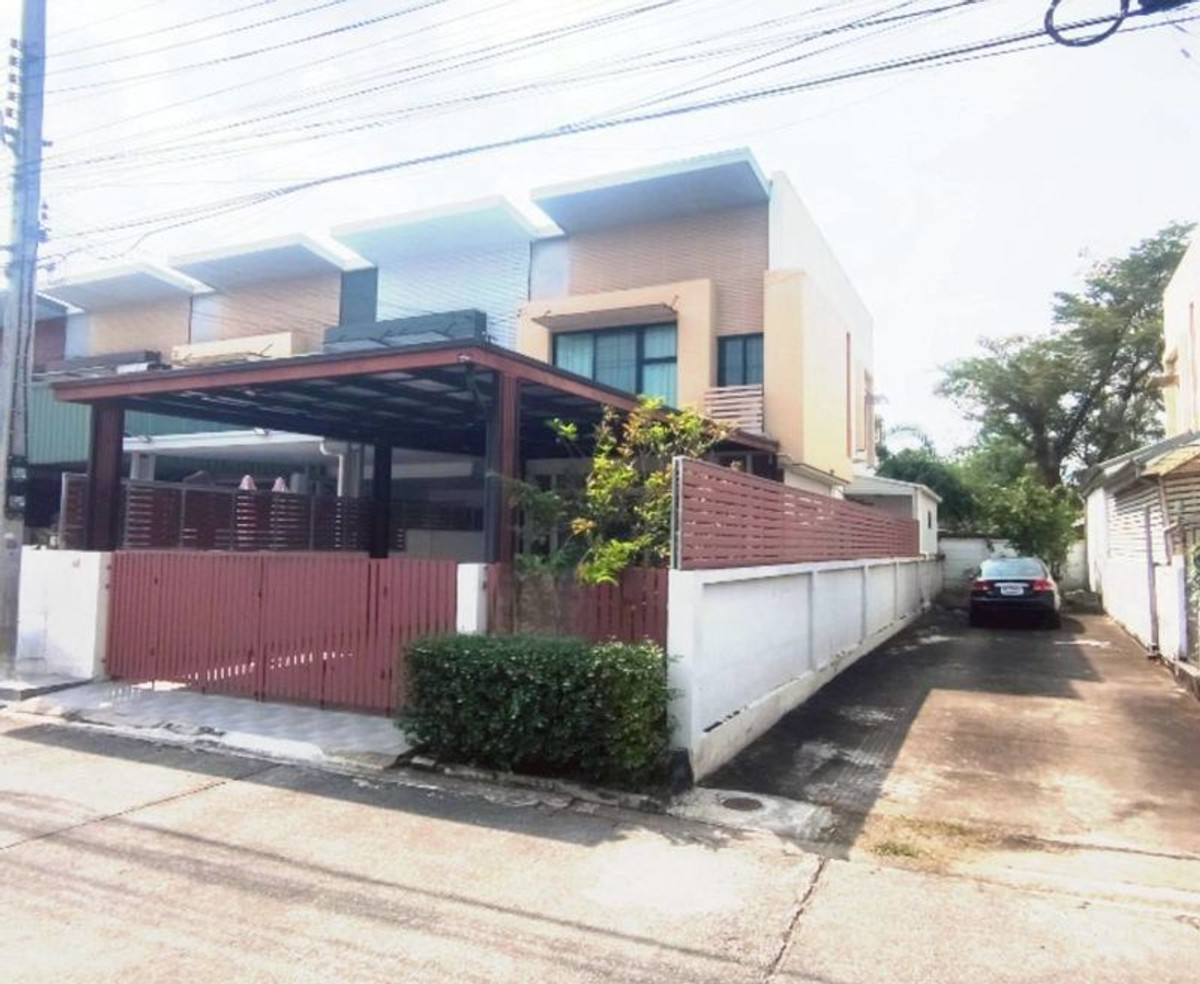 For SaleTownhomePathum Thani,Rangsit, Thammasat : 2-story townhome for sale, corner unit, I-Design, Lam Luk Ka, Khlong 3, area 42.6 sq m, 3 bedrooms, 4 parking spaces, near BTS Khu Khot, Lam Luk Ka, Pathum Thani.