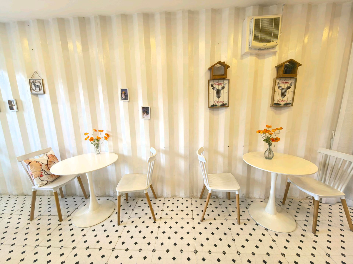 For RentRetail SpacePinklao, Charansanitwong : ✨ Shop space / cafe / restaurant / studio for rent 📐 230 sq m. | 2 floors, near Thonburi Fresh Market.