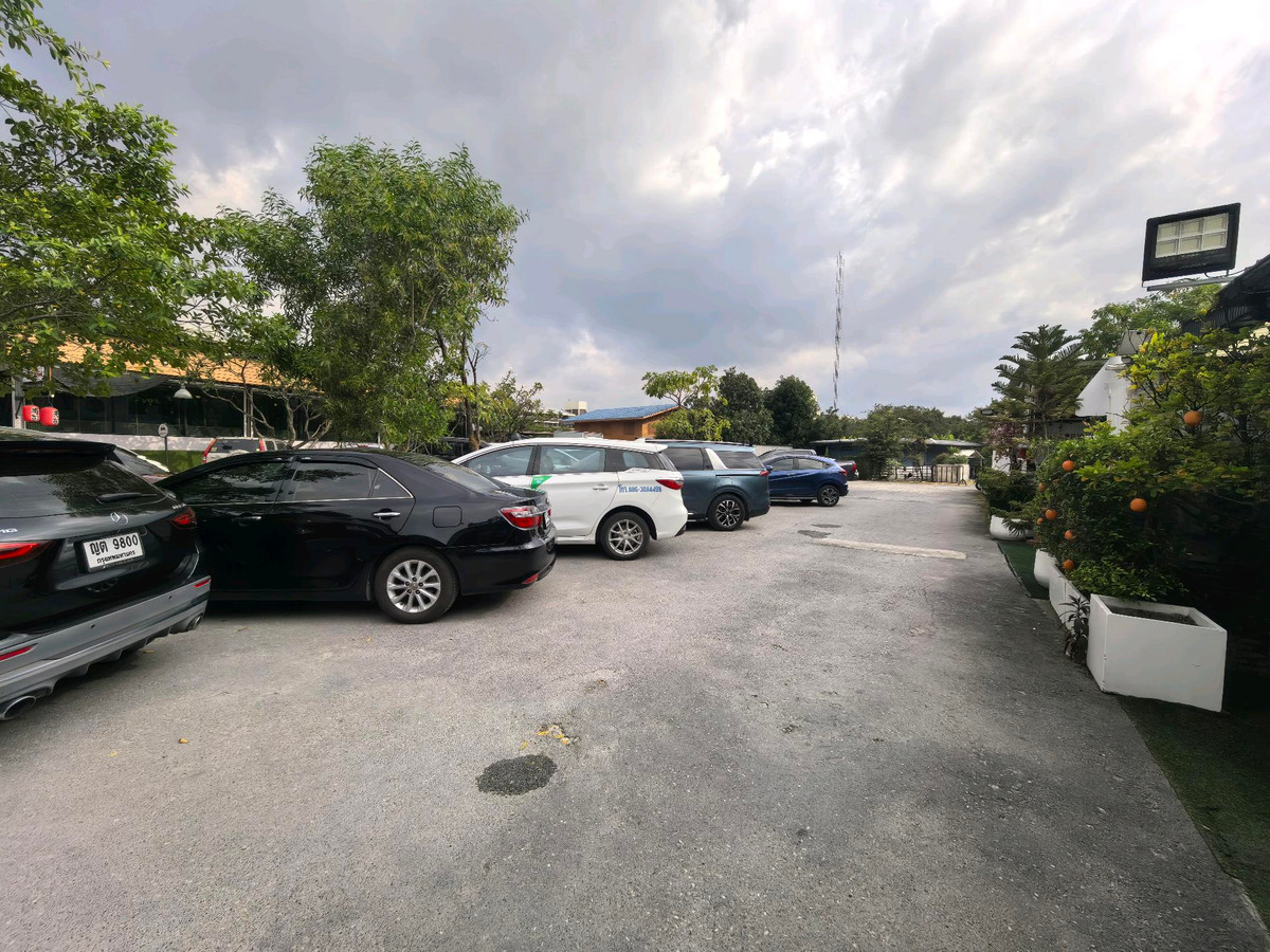 For RentRetail SpacePinklao, Charansanitwong : ✨ Shop space / cafe / restaurant / studio for rent 📐 230 sq m. | 2 floors, near Thonburi Fresh Market.