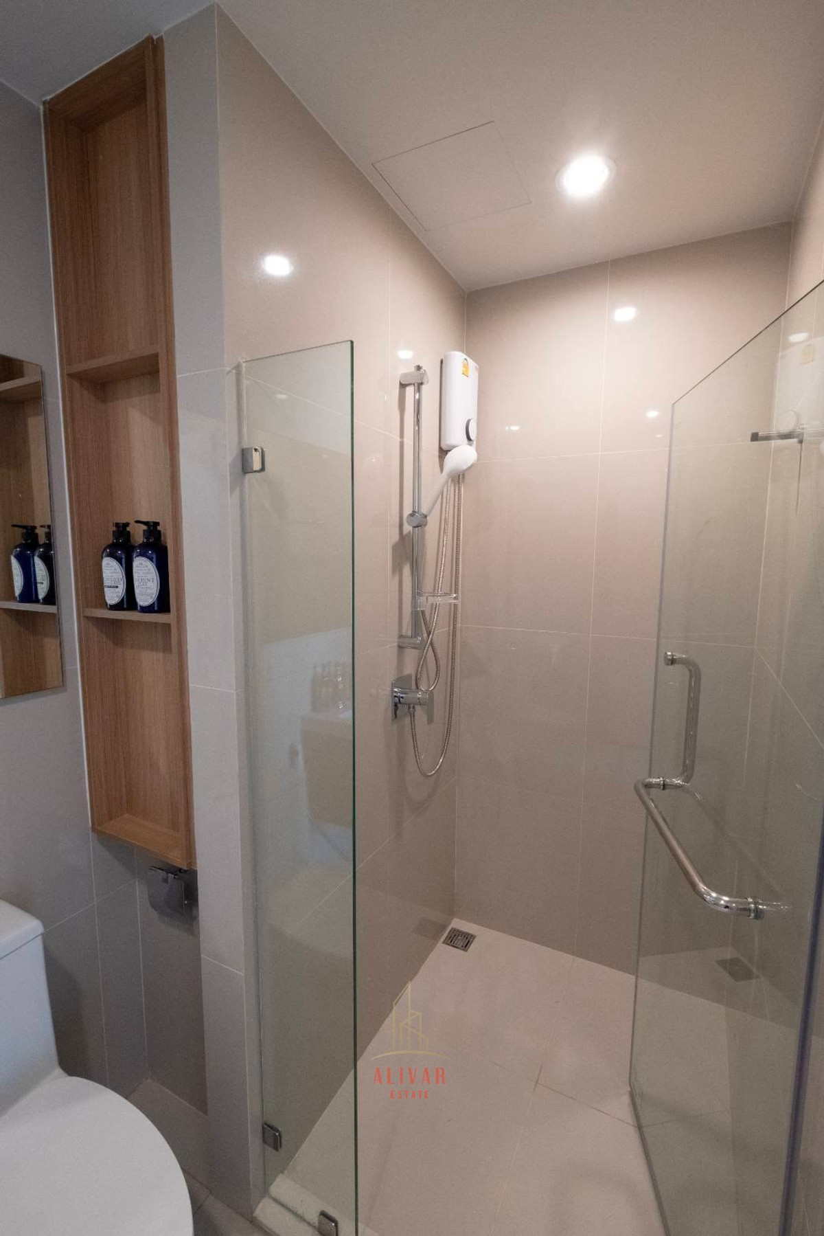 For RentCondoBangna, Bearing, Lasalle : RC021526 Fully furnished corner condo for rent at NUE Noble Centre Bangna, next to Central Bangna.