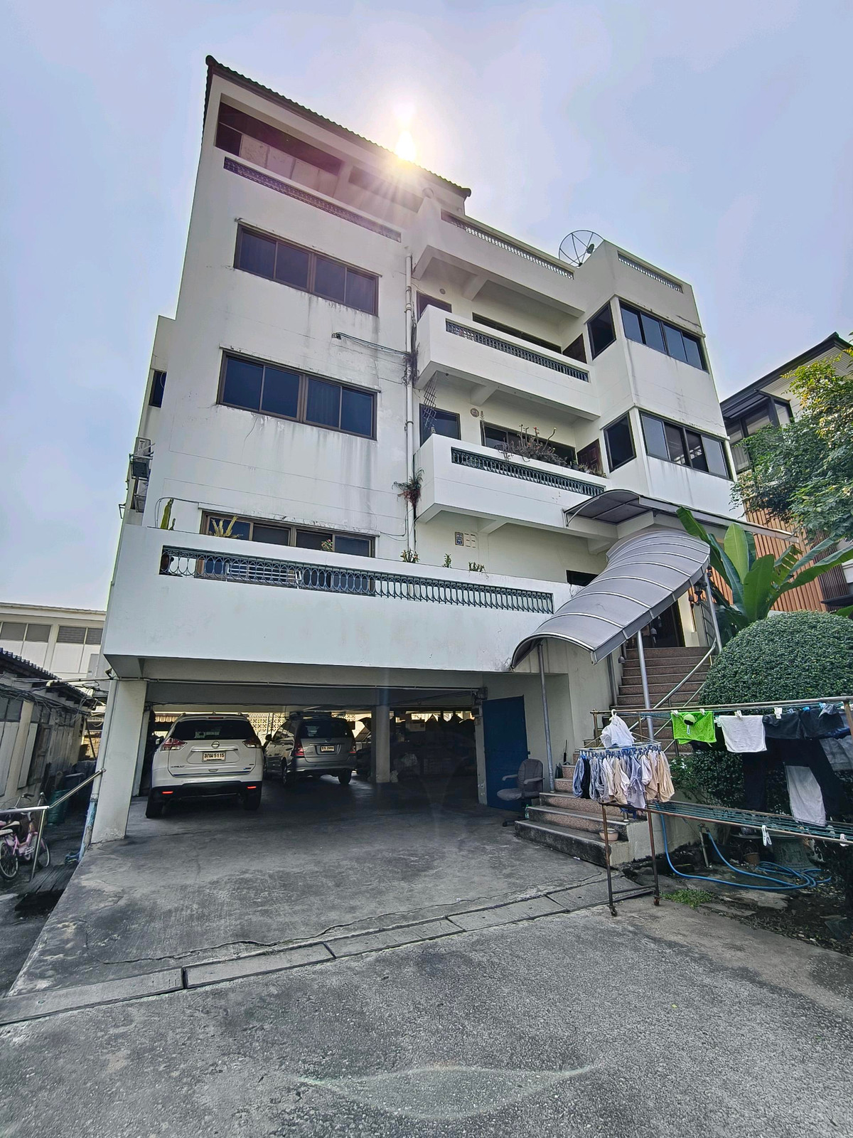 For SaleHouseAri,Anusaowaree : 🔥 RARE ITEM! Land in the beginning of Soi Ari - prime location in the middle of the city, very hard to find! 🔥Total area of ​​over 263 square meters