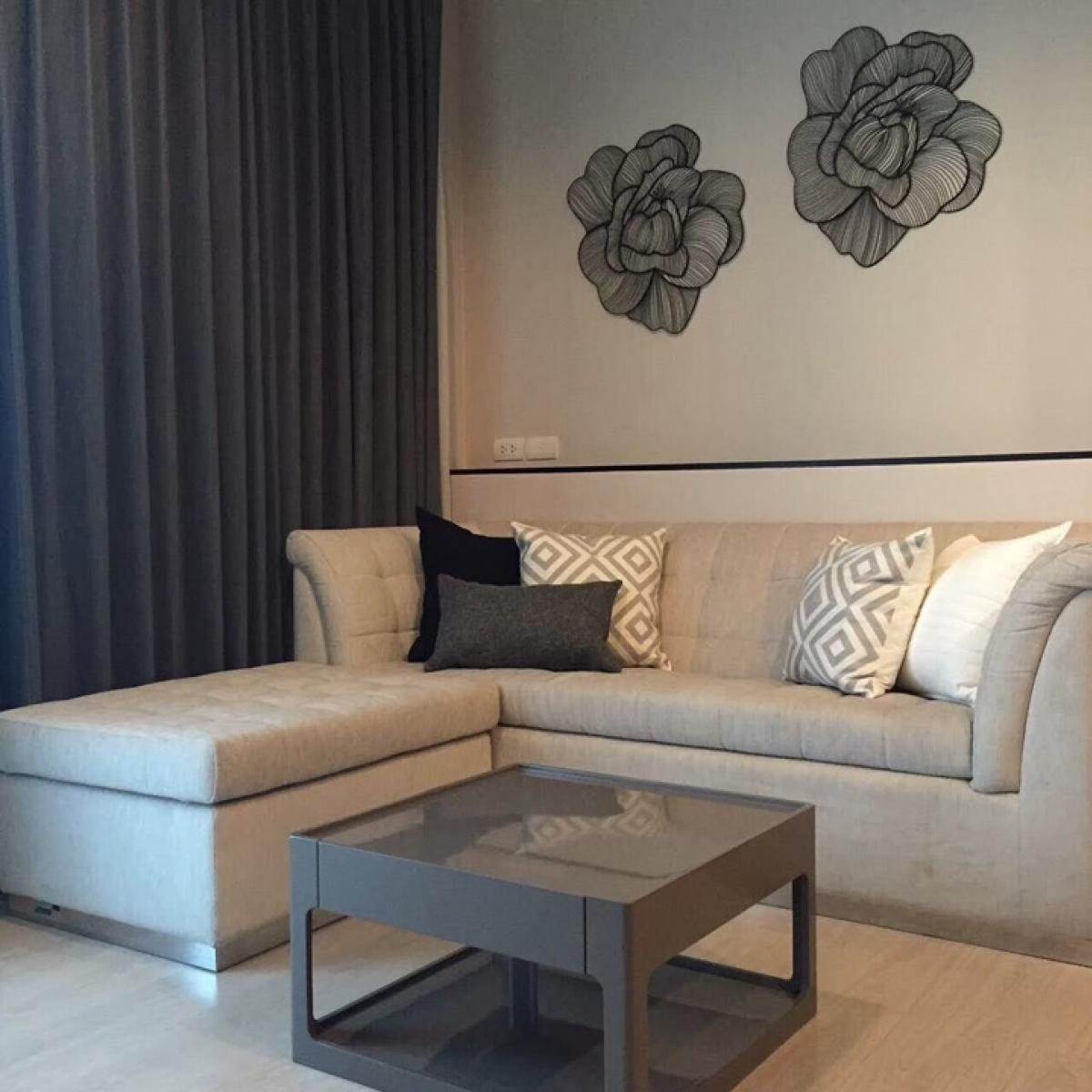 For RentCondoOnnut, Udomsuk : Condo for rent Rhythm Sukhumvit 44/1, size 2 bedrooms, 1 bathroom, next to BTS Phra Khanong, complete with furniture and electrical appliances. You can carry your bag and move in right away.