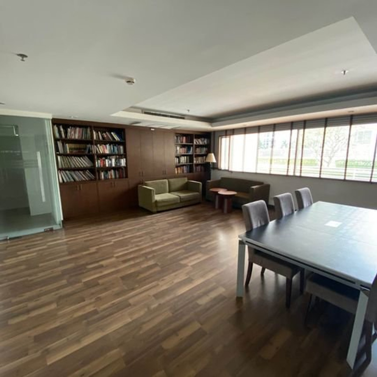 ให้เช่าคอนโดวิทยุ ชิดลม หลังสวน : RC021626 Condo for Rent/Sale at THE RAJDAMRI 80 meter from BTS Ratchadamri