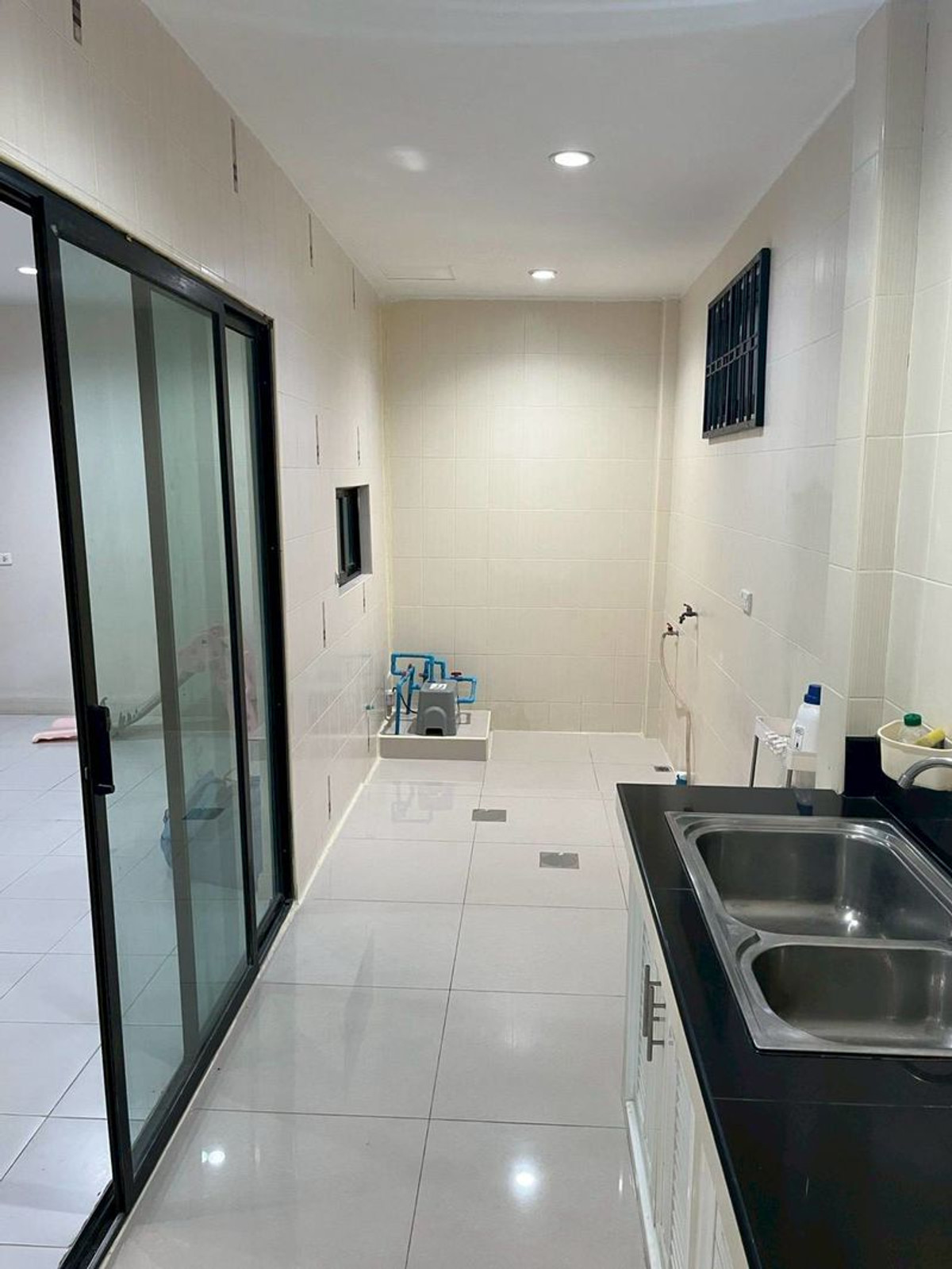 For SaleTownhomePathum Thani,Rangsit, Thammasat : 2-story townhome for sale, corner unit, I-Design, Lam Luk Ka, Khlong 3, area 42.6 sq m, 3 bedrooms, 4 parking spaces, near BTS Khu Khot, Lam Luk Ka, Pathum Thani.