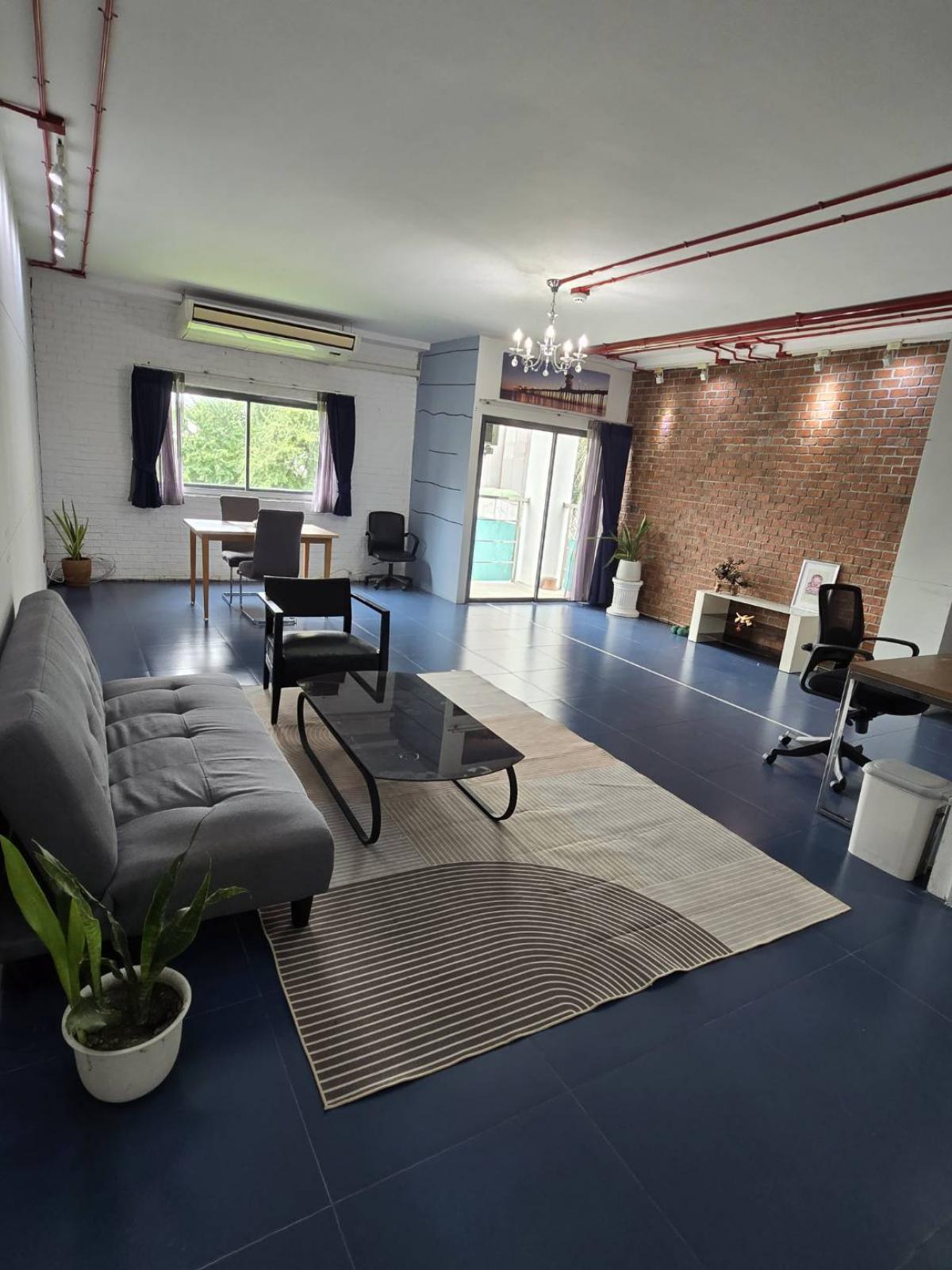 ขายอาคารพาณิชย์สุขุมวิท อโศก ทองหล่อ : 28/02/2026, ลงทุนใจกลางเอกมัย อาคารสำนักงานสุดหรู 2200 ตรม. 
พร้อมห้องพัก 11 ห้อง ราคาเพียง 145 ล้านเท่านั้น!