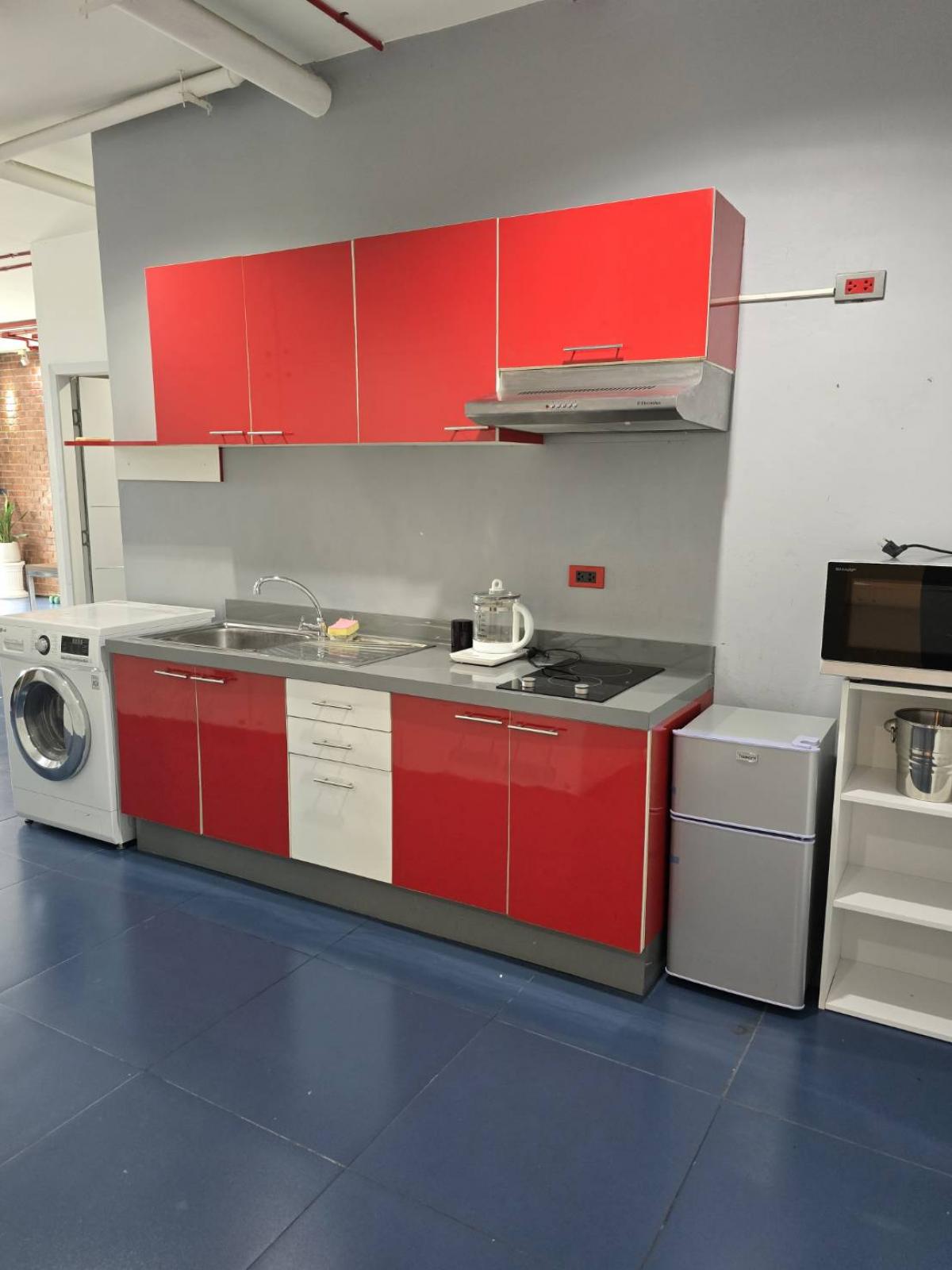 ขายอาคารพาณิชย์สุขุมวิท อโศก ทองหล่อ : 28/02/2026, ลงทุนใจกลางเอกมัย อาคารสำนักงานสุดหรู 2200 ตรม. 
พร้อมห้องพัก 11 ห้อง ราคาเพียง 145 ล้านเท่านั้น!