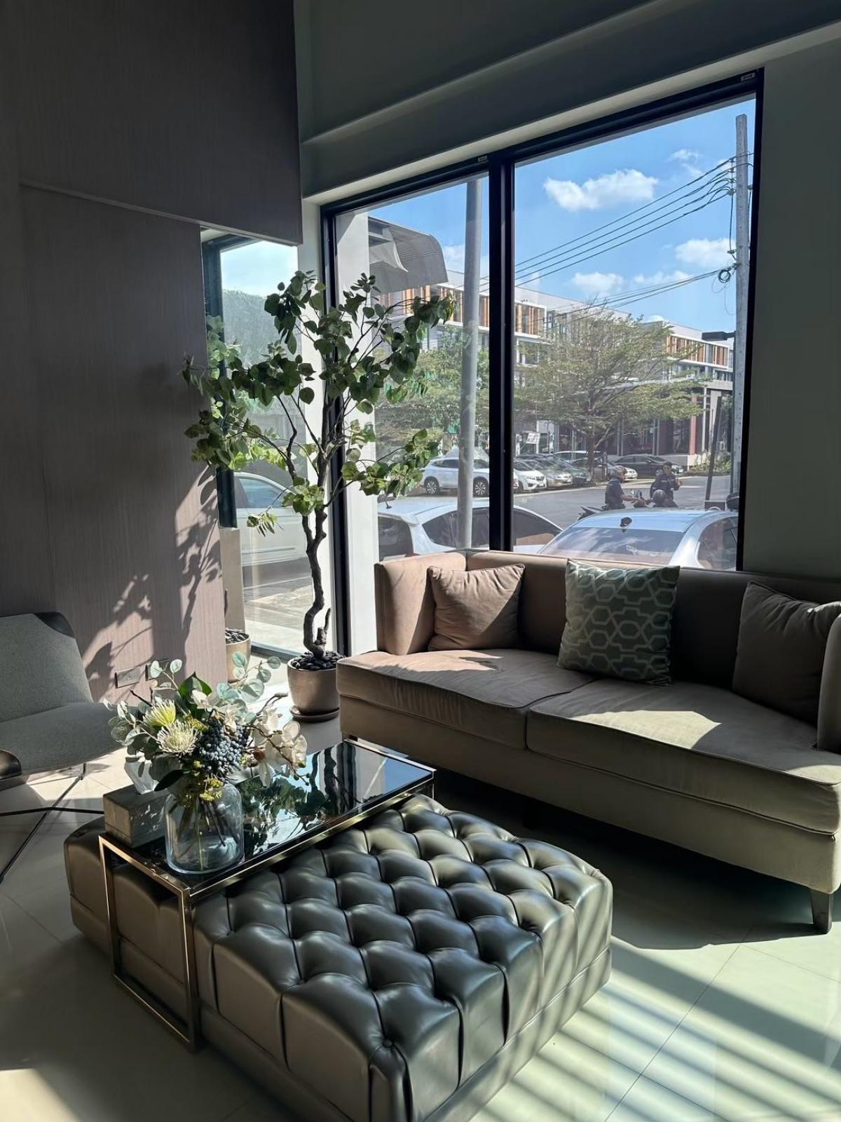 For RentOfficeKaset Nawamin,Ladplakao : 12/02/2026, Luxury house Nirvana @WORK Ladprao-Kasetnawamin 4 bedrooms with large space. 
Rent only 120,000 baht per month, close to the BTS and main road. Convenient travel on every route