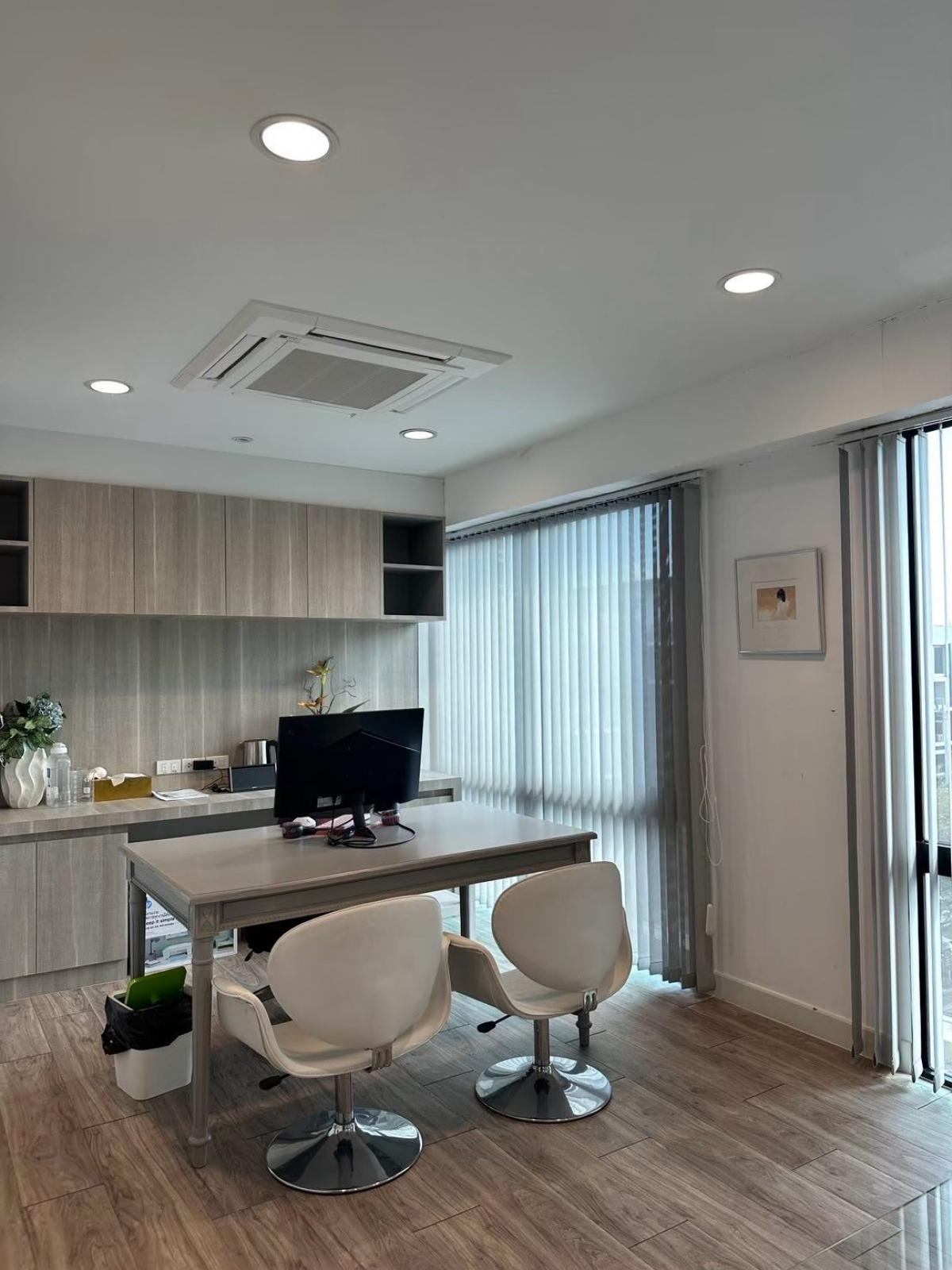 For RentOfficeKaset Nawamin,Ladplakao : 12/02/2026, Luxury house Nirvana @WORK Ladprao-Kasetnawamin 4 bedrooms with large space. 
Rent only 120,000 baht per month, close to the BTS and main road. Convenient travel on every route