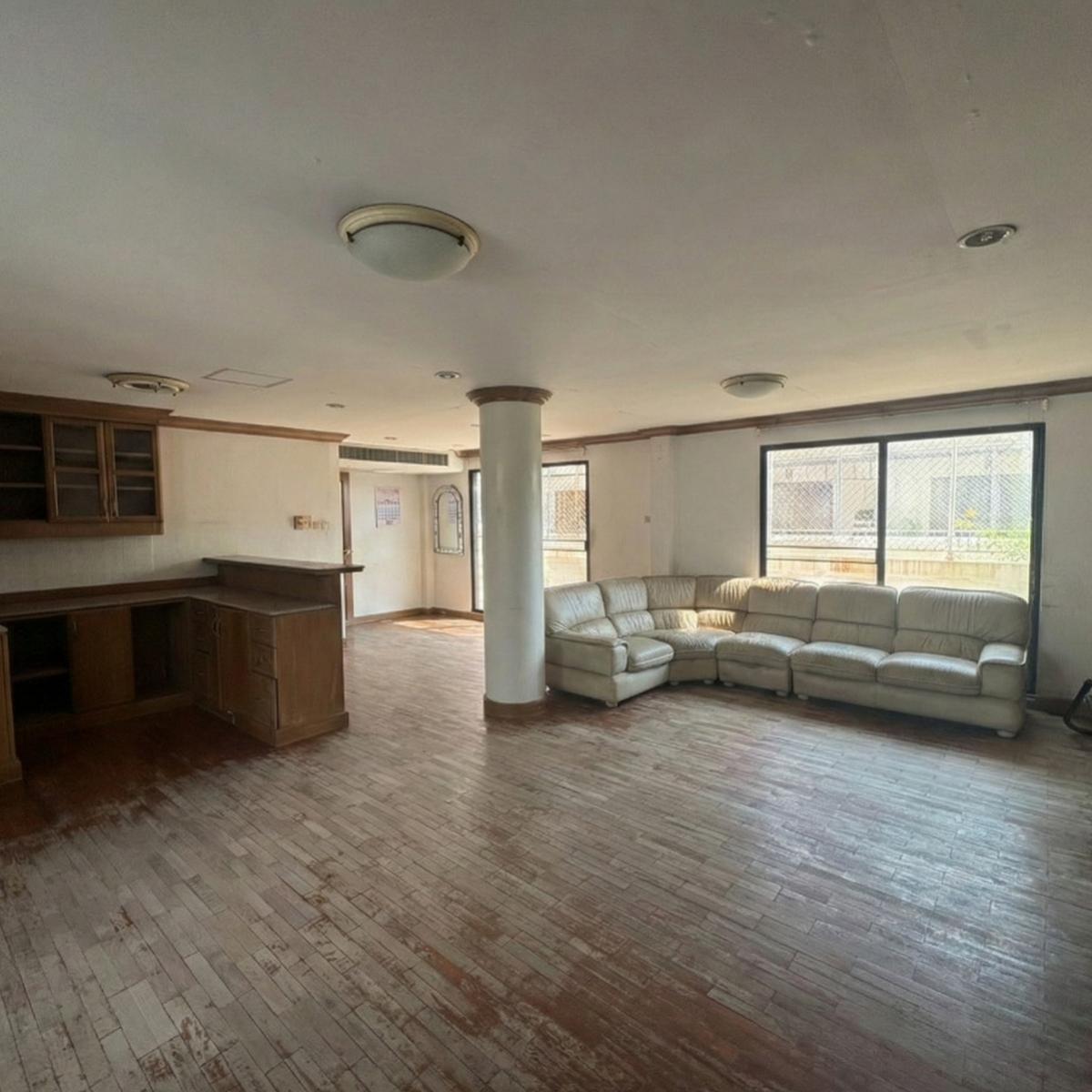 For RentShop HouseSathorn, Narathiwat : 12/02/2026, The best prime location in Sathorn. Hurry and reserve the Shophouse 386 sq m. A golden opportunity to invest or live. 
Special price for rent 70,000 baht per month, close to the BTS, in the heart of business.