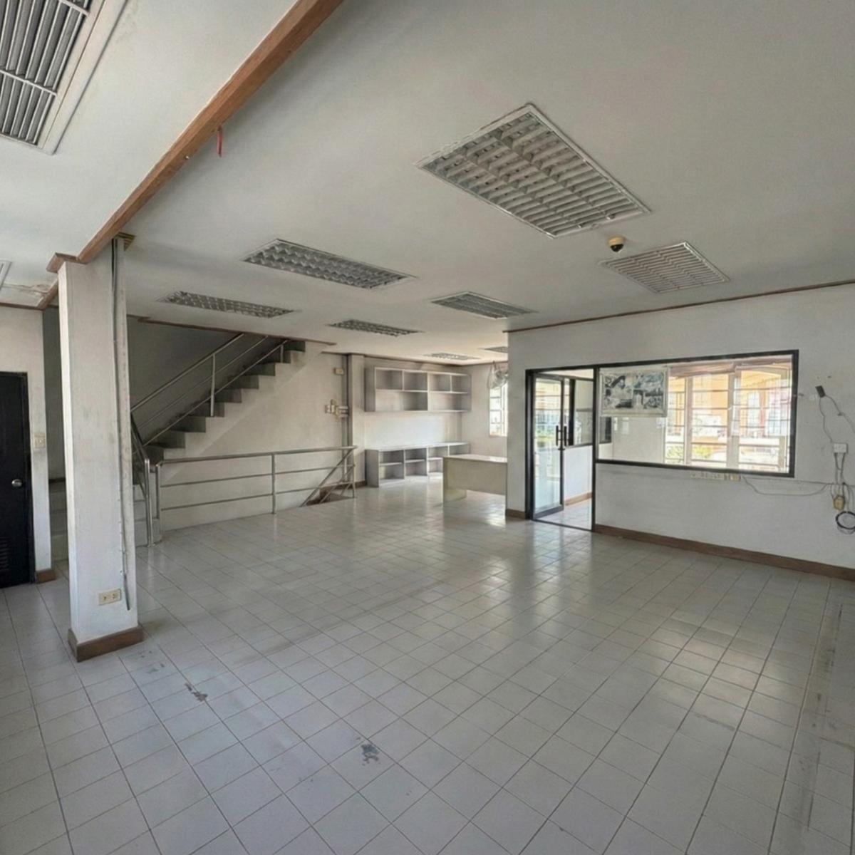 For RentShop HouseSathorn, Narathiwat : 12/02/2026, The best prime location in Sathorn. Hurry and reserve the Shophouse 386 sq m. A golden opportunity to invest or live. 
Special price for rent 70,000 baht per month, close to the BTS, in the heart of business.