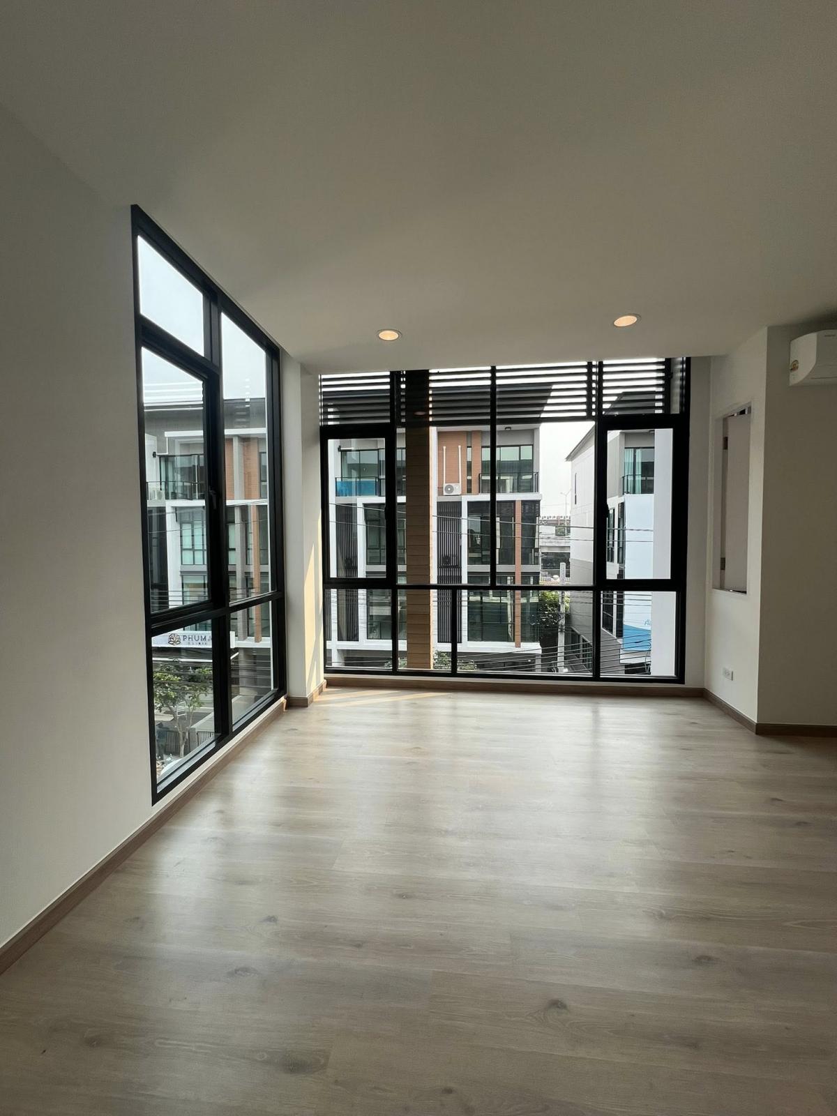 ให้เช่าสำนักงานนวมินทร์ รามอินทรา : 28/02/2026, บ้านหรู 3 ห้องนอน 4 ห้องน้ำ 240 ตร.ม. ใจกลางรามอินทรา 
เช่าหรือซื้อ พร้อมเข้าอยู่ ราคาโดนใจ เริ่มต้นวันนี้!