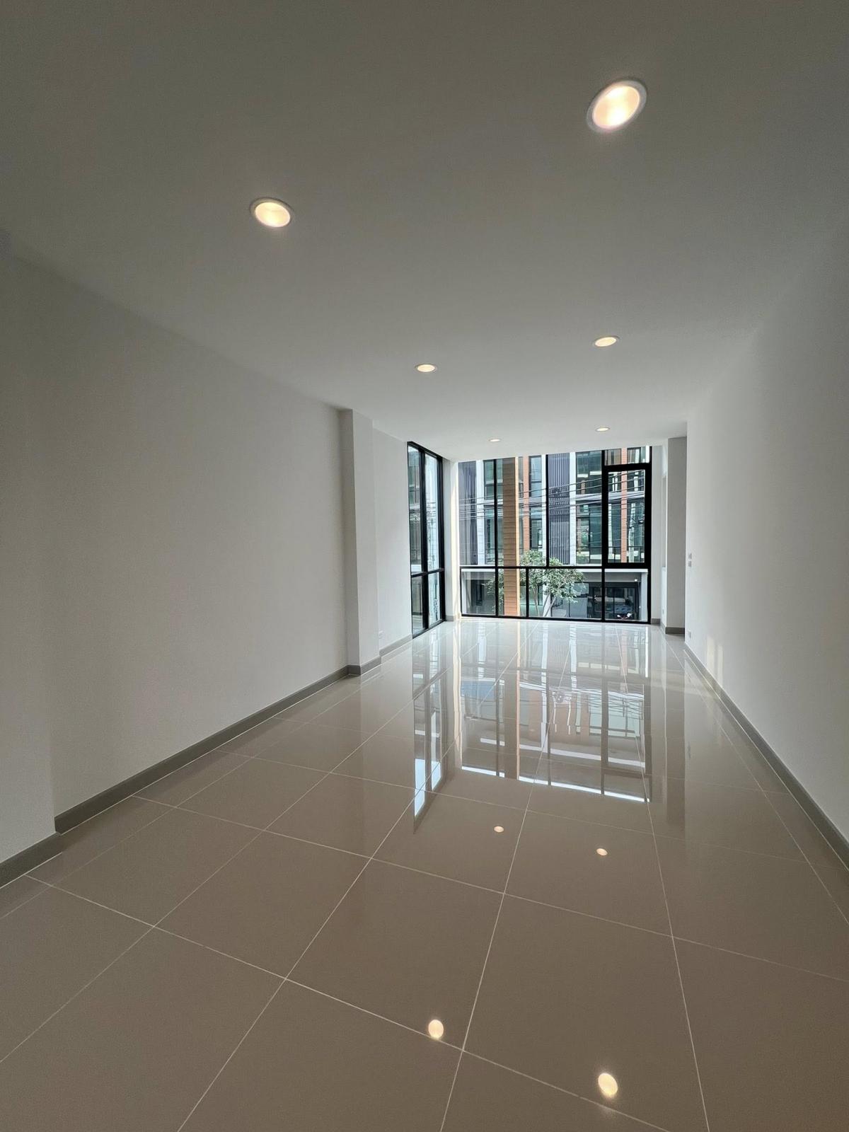 ให้เช่าสำนักงานนวมินทร์ รามอินทรา : 28/02/2026, บ้านหรู 3 ห้องนอน 4 ห้องน้ำ 240 ตร.ม. ใจกลางรามอินทรา 
เช่าหรือซื้อ พร้อมเข้าอยู่ ราคาโดนใจ เริ่มต้นวันนี้!