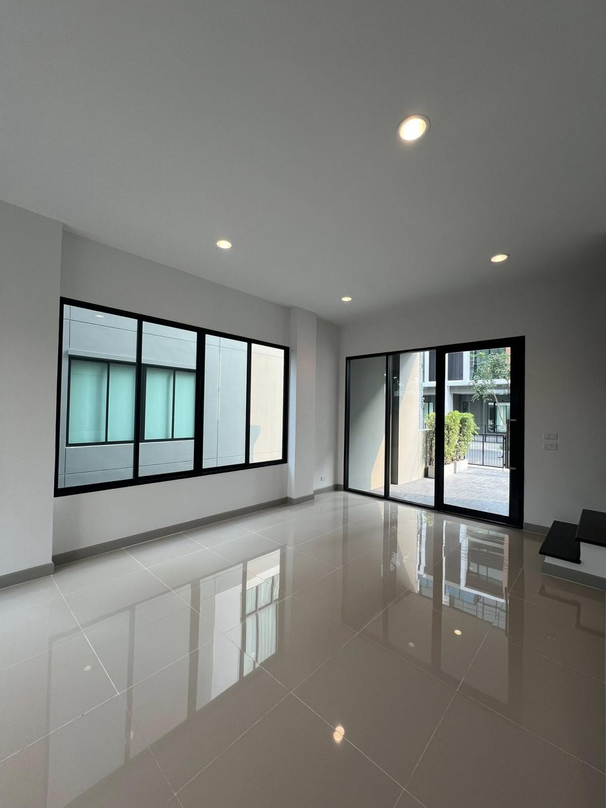 ให้เช่าสำนักงานนวมินทร์ รามอินทรา : 28/02/2026, บ้านหรู 3 ห้องนอน 4 ห้องน้ำ 240 ตร.ม. ใจกลางรามอินทรา 
เช่าหรือซื้อ พร้อมเข้าอยู่ ราคาโดนใจ เริ่มต้นวันนี้!