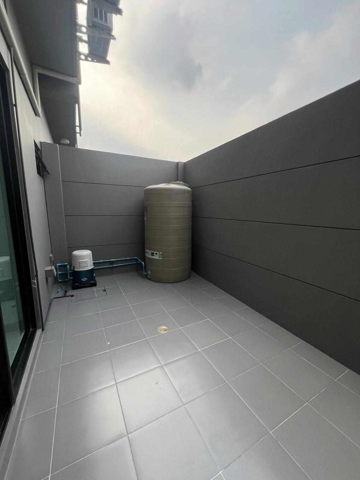 ให้เช่าสำนักงานนวมินทร์ รามอินทรา : 28/02/2026, บ้านหรู 3 ห้องนอน 4 ห้องน้ำ 240 ตร.ม. ใจกลางรามอินทรา 
เช่าหรือซื้อ พร้อมเข้าอยู่ ราคาโดนใจ เริ่มต้นวันนี้!