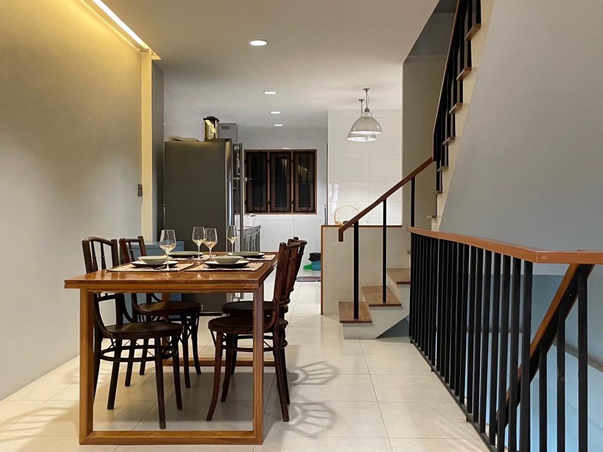 For RentShop HouseRama3 (Riverside),Satupadit : 12/02/2026, 4-story townhome for rent, Chong Nonsi area. Fully decorated and ready to move in 
Wide area 320 sq m., near Central Rama 3, only 45,000/month.