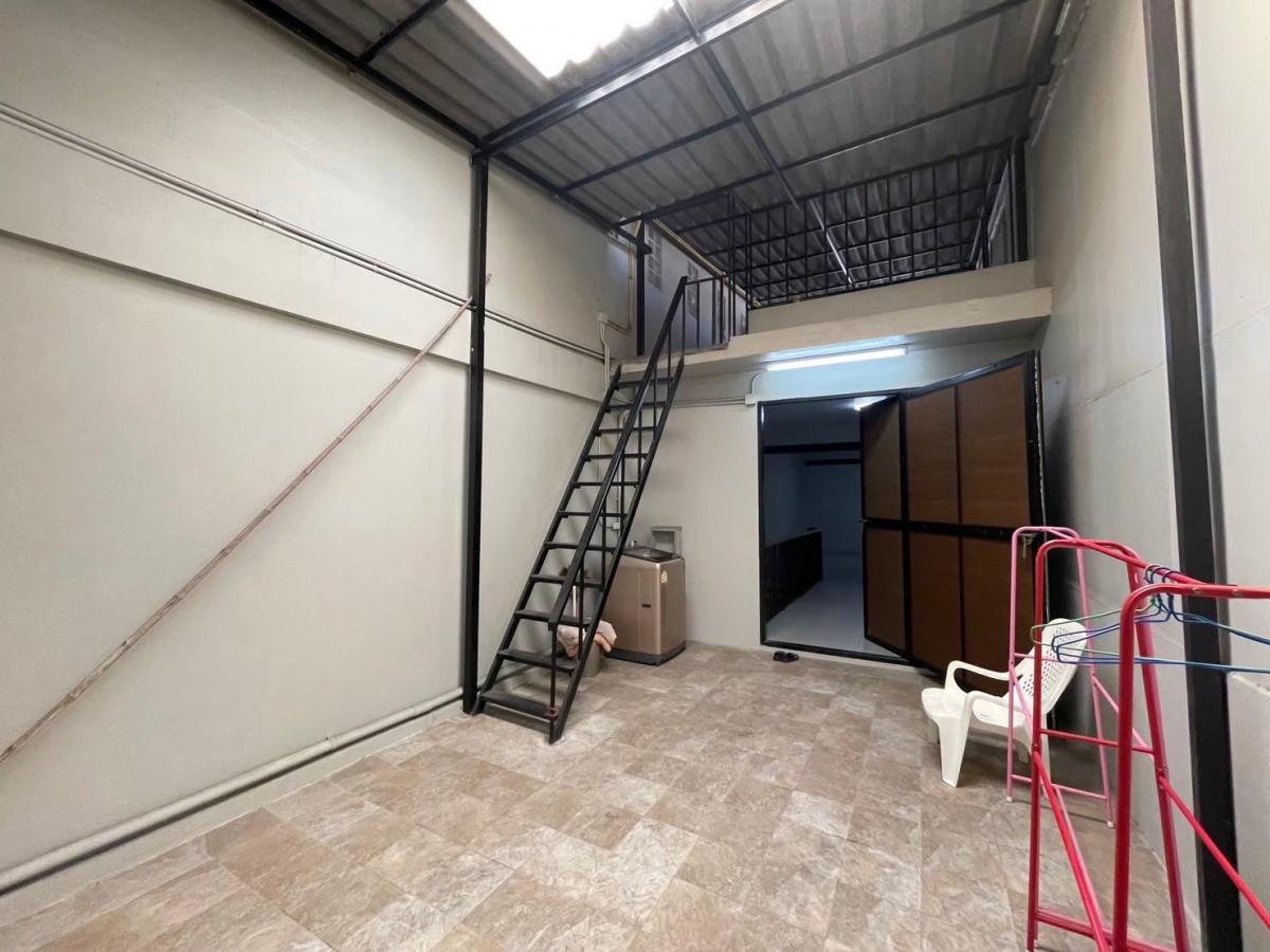 For RentShop HouseRama3 (Riverside),Satupadit : 12/02/2026, 4-story townhome for rent, Chong Nonsi area. Fully decorated and ready to move in 
Wide area 320 sq m., near Central Rama 3, only 45,000/month.