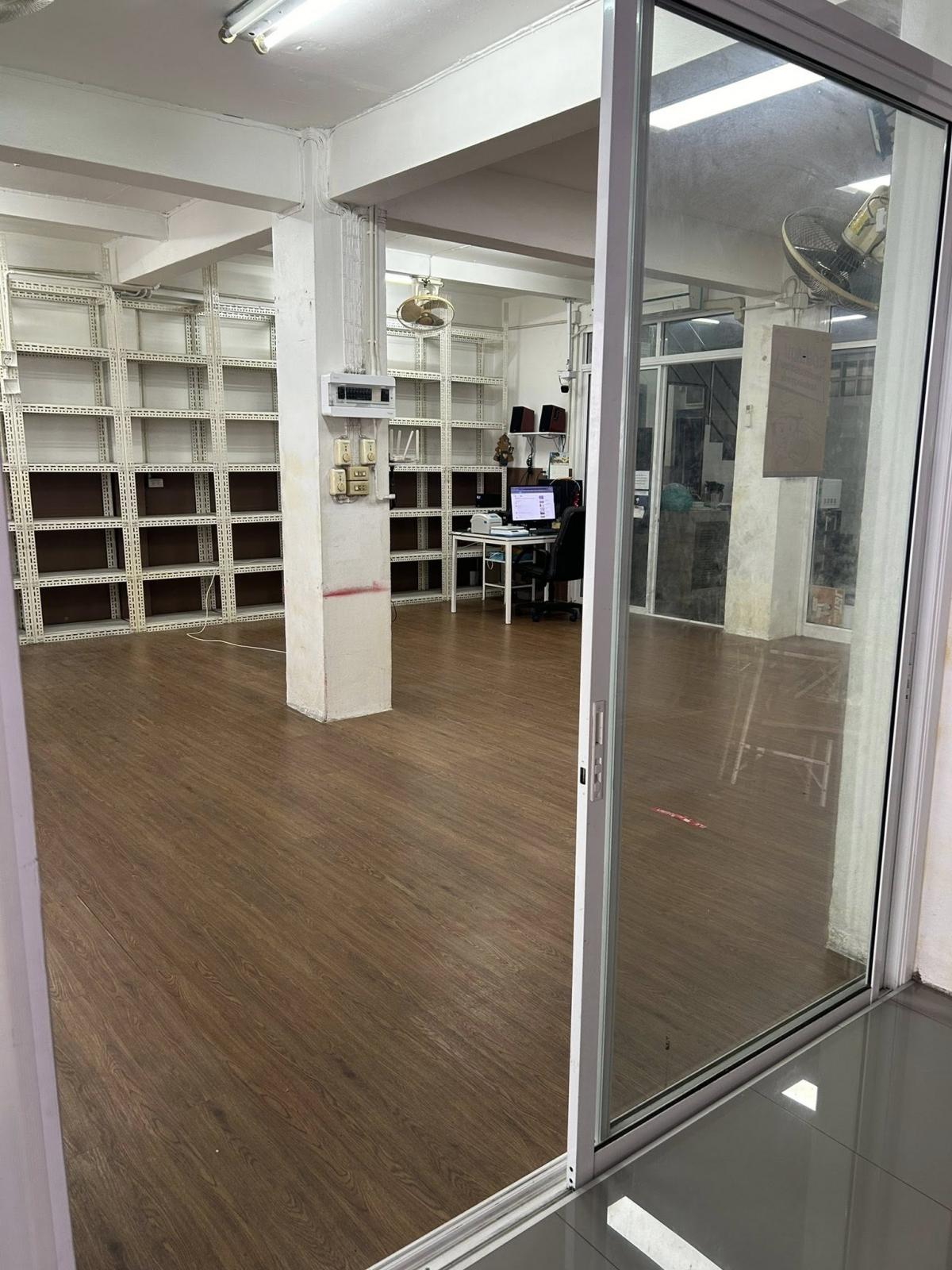 ให้เช่าอาคารพาณิชย์ราชเทวี พญาไท : 28/02/2026, เช่าช้อปเฮ้าส์ 3 ห้องนอน ใจกลางราชเทวี 
ราคาเริ่มต้น 30,000 บาทต่อเดือน รีบจับจอง!