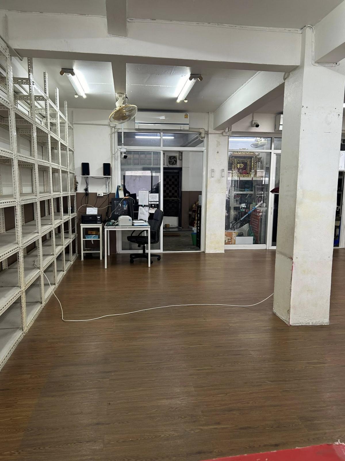 ให้เช่าอาคารพาณิชย์ราชเทวี พญาไท : 28/02/2026, เช่าช้อปเฮ้าส์ 3 ห้องนอน ใจกลางราชเทวี 
ราคาเริ่มต้น 30,000 บาทต่อเดือน รีบจับจอง!