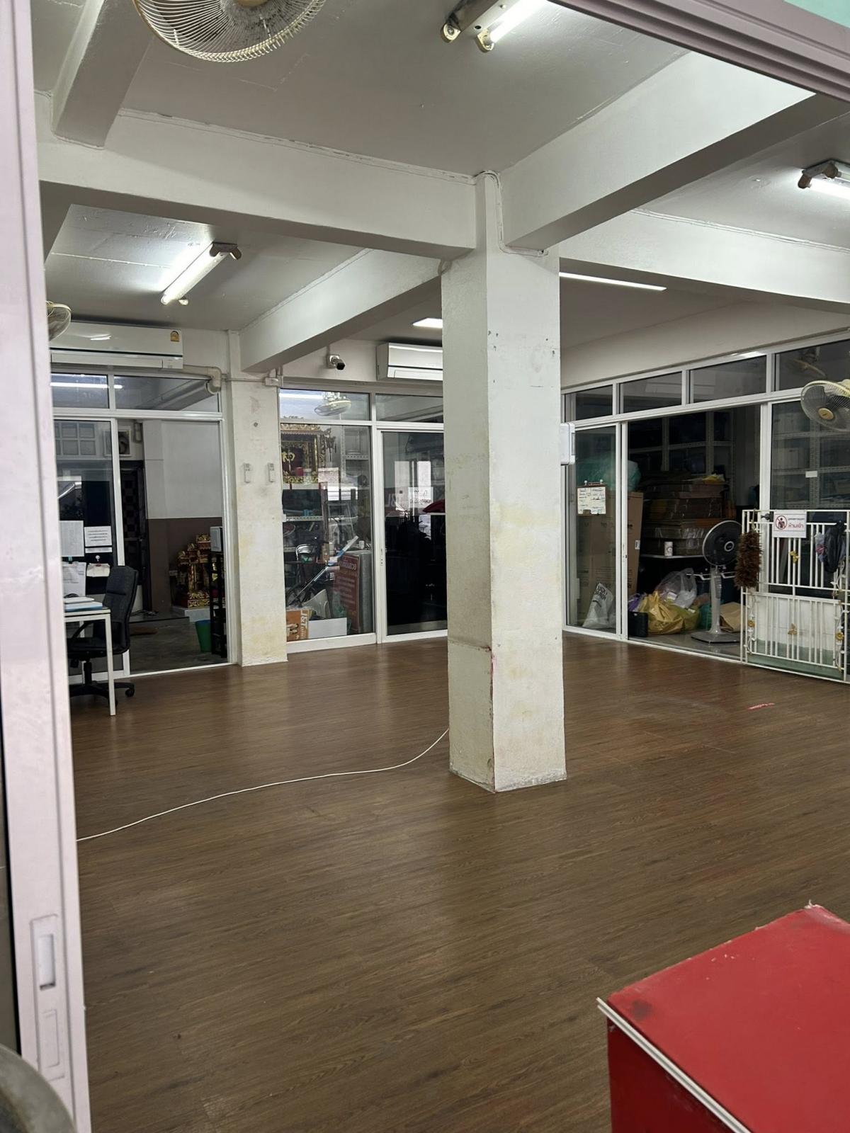 ให้เช่าอาคารพาณิชย์ราชเทวี พญาไท : 28/02/2026, เช่าช้อปเฮ้าส์ 3 ห้องนอน ใจกลางราชเทวี 
ราคาเริ่มต้น 30,000 บาทต่อเดือน รีบจับจอง!