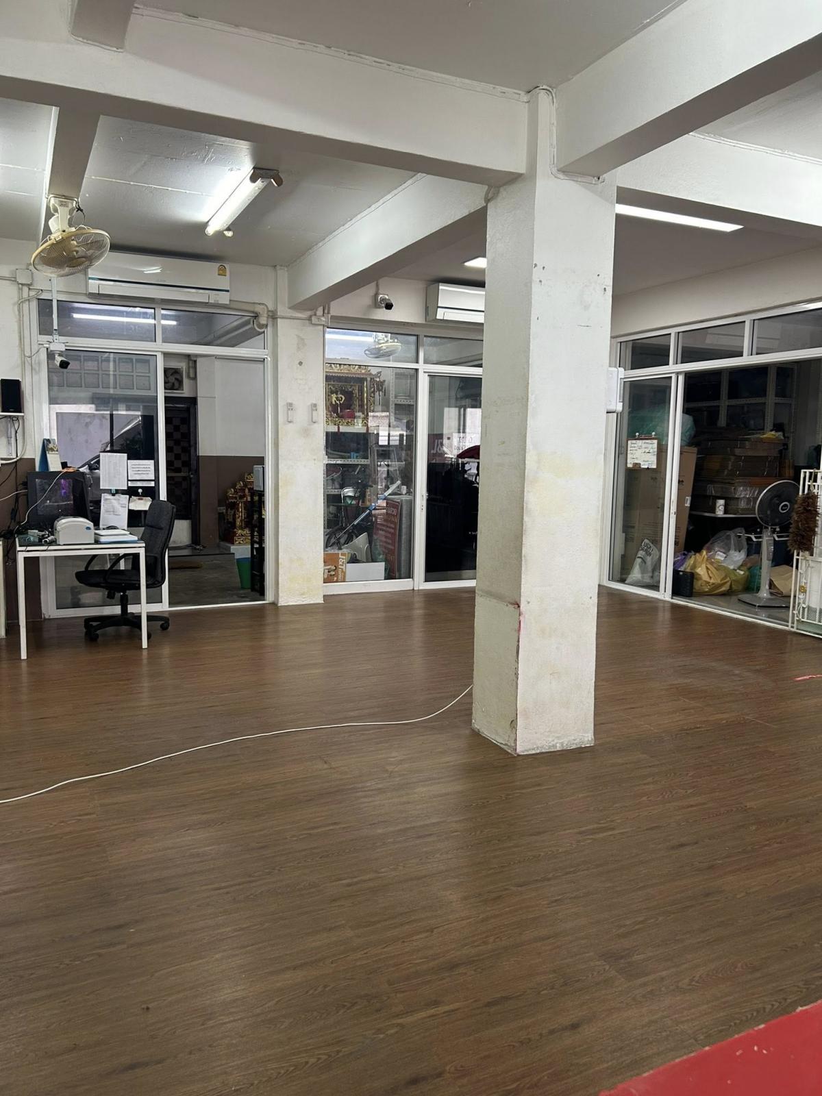 ให้เช่าอาคารพาณิชย์ราชเทวี พญาไท : 28/02/2026, เช่าช้อปเฮ้าส์ 3 ห้องนอน ใจกลางราชเทวี 
ราคาเริ่มต้น 30,000 บาทต่อเดือน รีบจับจอง!