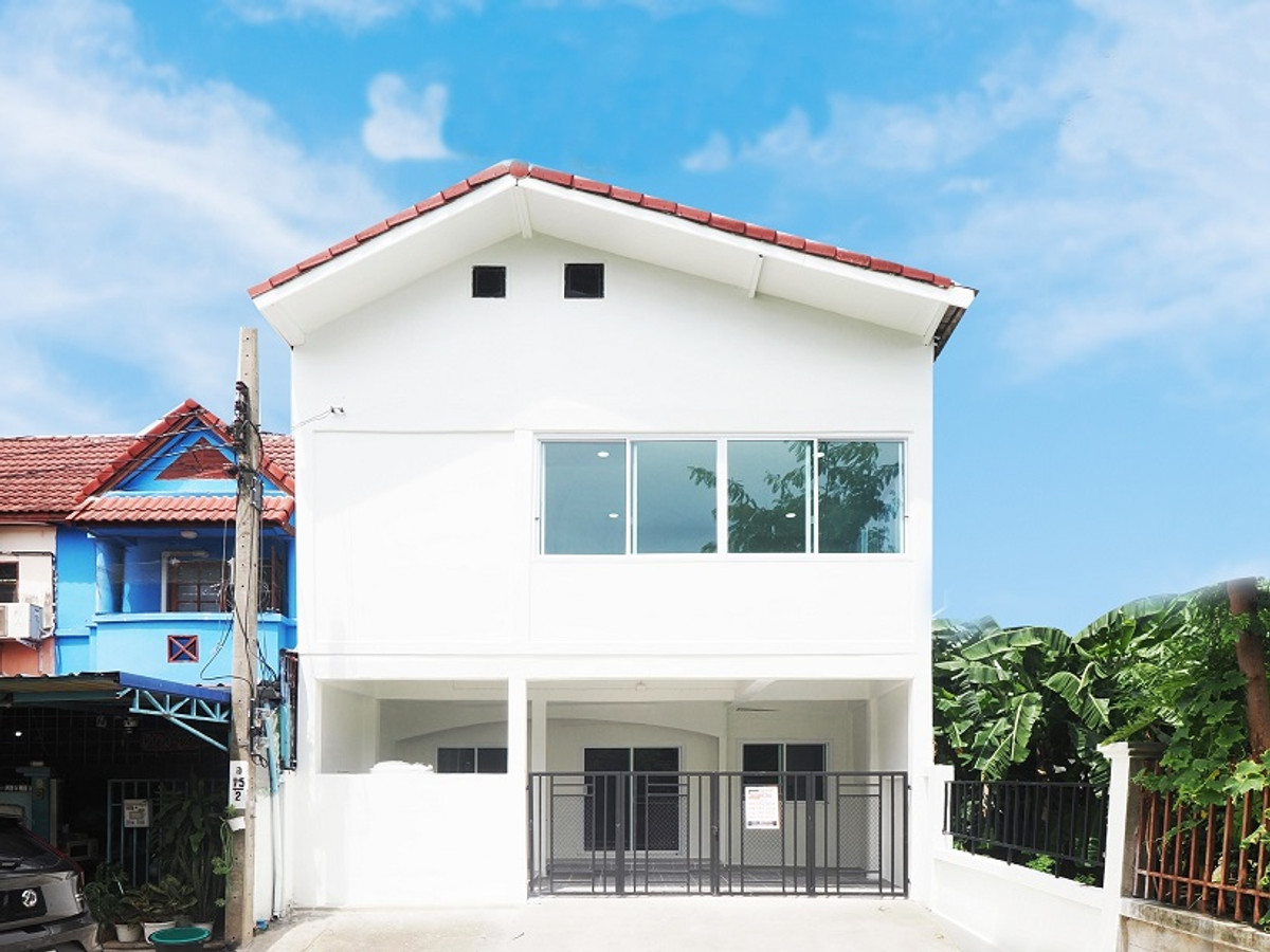 ขายทาวน์โฮมนนทบุรี บางใหญ่ บางบัวทอง : ขายราคาพิเศษ ทาวน์เฮ้าส์ 2 ชั้น ม.สวีทโฮมปาร์ค ขนาด 30.7 ตร.ว. 4นอน 3น้ำ 1จอดรถ บ้านสวย หลังริม ทำเลดีมาก ฟังชั่นดีเยี่ยม เฟอร์ครบ พื้นที่กว้าง รีโนเวทใหม่ พร้อมเข้าอยู่ได้ทันที [บางบัวทอง-ไทรน้อย]