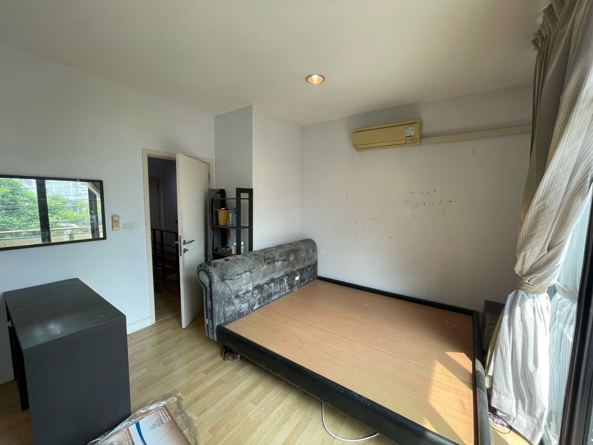 ขายทาวน์โฮมบางซื่อ วงศ์สว่าง เตาปูน : ขายทาวน์โฮม  flora  วงศ์สว่าง เฟอร์ครบ โครงการติดถนนใกล้สถานีรถไฟฟ้า