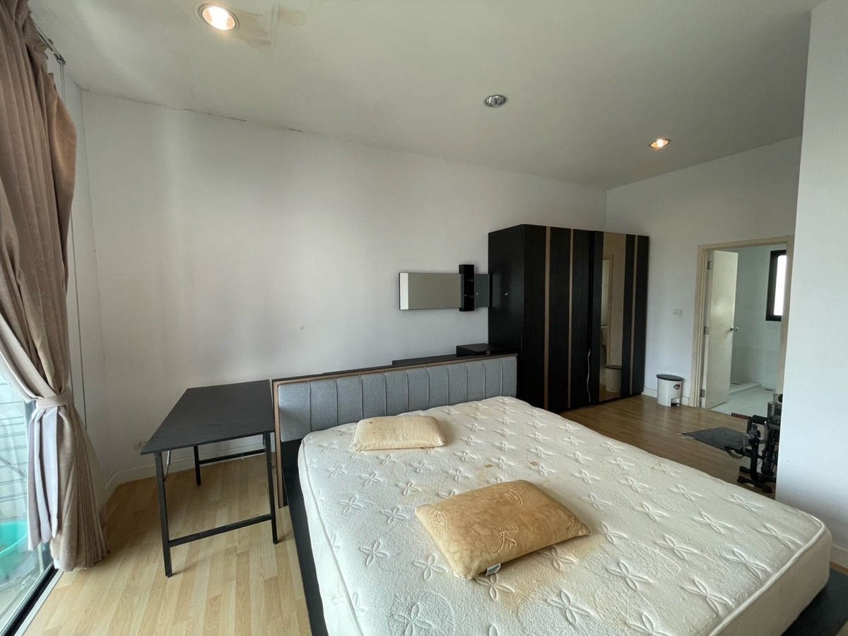 ขายทาวน์โฮมบางซื่อ วงศ์สว่าง เตาปูน : ขายทาวน์โฮม  flora  วงศ์สว่าง เฟอร์ครบ โครงการติดถนนใกล้สถานีรถไฟฟ้า