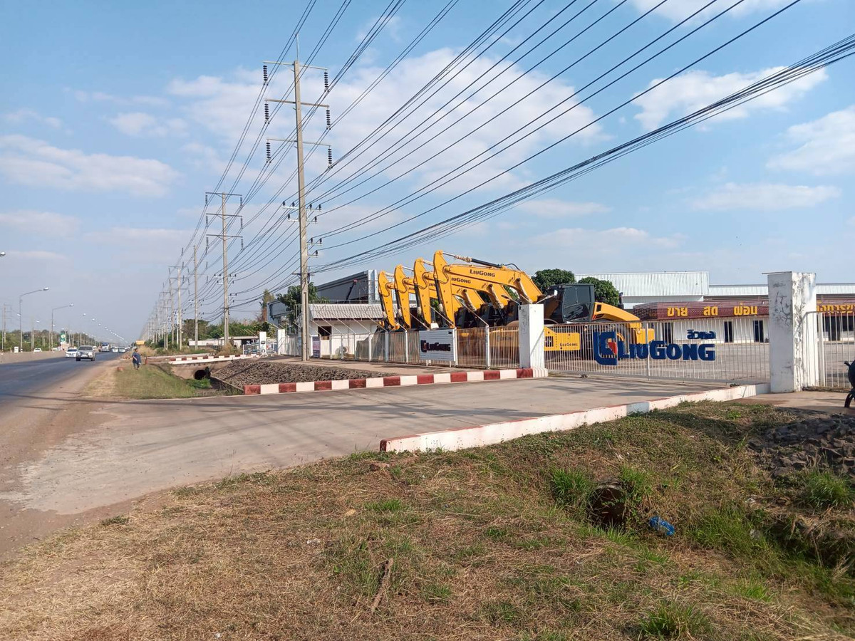 ขายที่ดินโคราช นครราชสีมา : PZ1282-ขายที่ดินเทพื้นคอนกรีต 4 ไร่ พร้อมอาคารโชว์รูม ใจกลางเมือง  ติดถนนโชคชัย-เดชอุดม การเดินทางสะดวก ตำบลพลับพลา อำเภอโชคชัย  จังหวัดนครราชสีมา