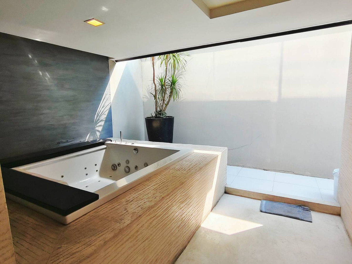 ขายคอนโดสุขุมวิท อโศก ทองหล่อ : 🔥Best Deal🔥 LIV@49 สุขุมวิท 49  ขายต่ำกว่าทุนสุดๆ ขายพร้อมผู้เช่า โอกาสทองอยู่เอง หรือลงทุน