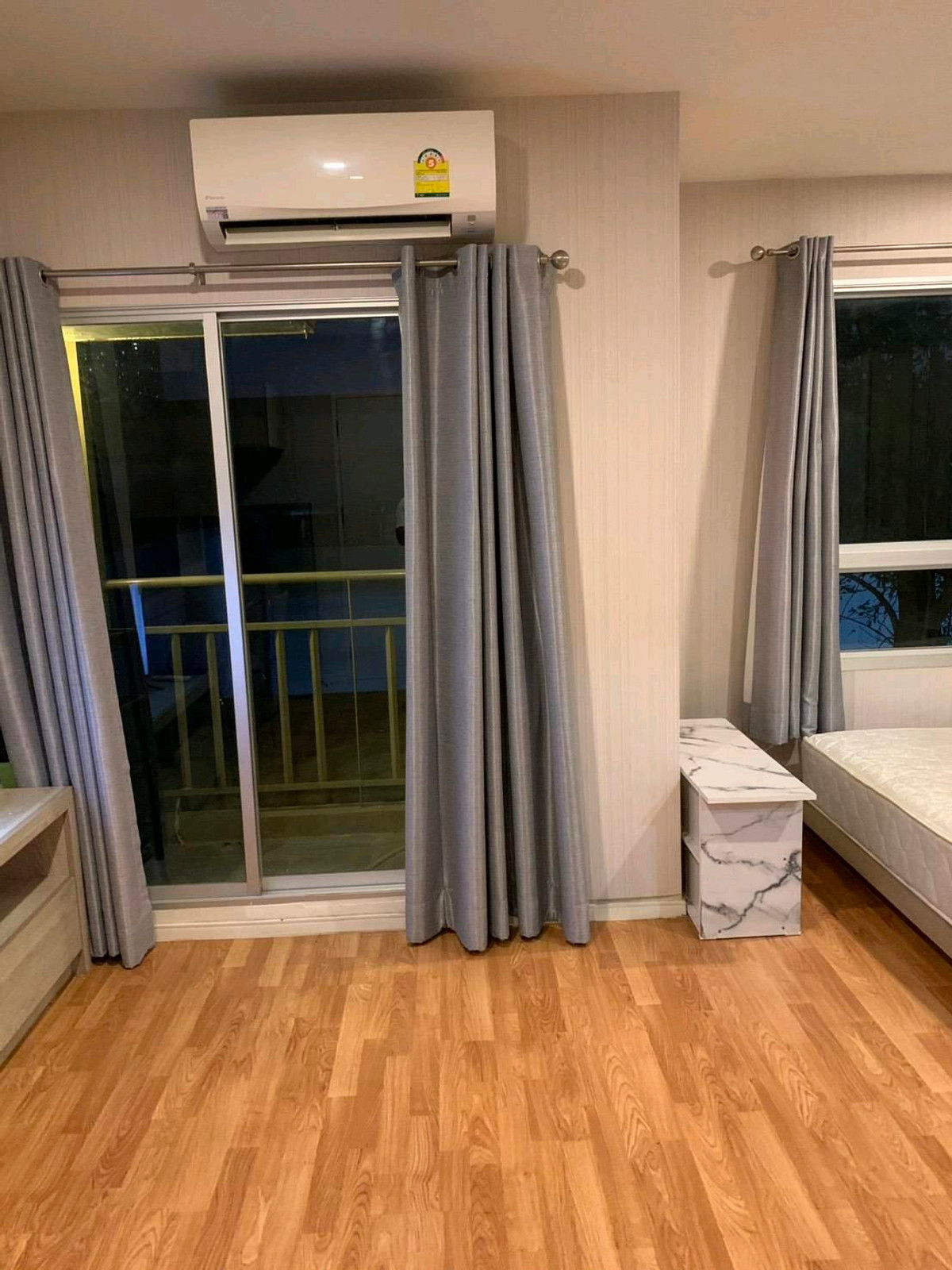 For RentCondoSamut Prakan,Samrong : ✨ Good location, convenient travel, easy to enter the city, cute price, ready to move in immediately 🚆 near BTS Bearing and BTS Samrong.