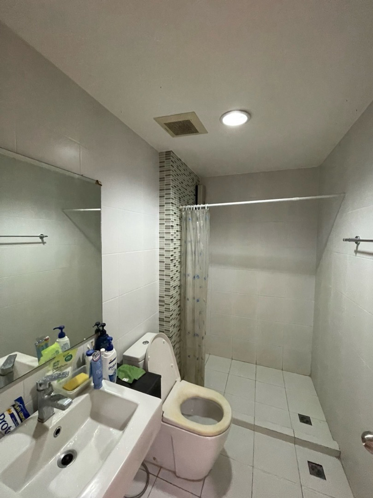 ขายทาวน์โฮมบางซื่อ วงศ์สว่าง เตาปูน : ขายทาวน์โฮม  flora  วงศ์สว่าง เฟอร์ครบ โครงการติดถนนใกล้สถานีรถไฟฟ้า