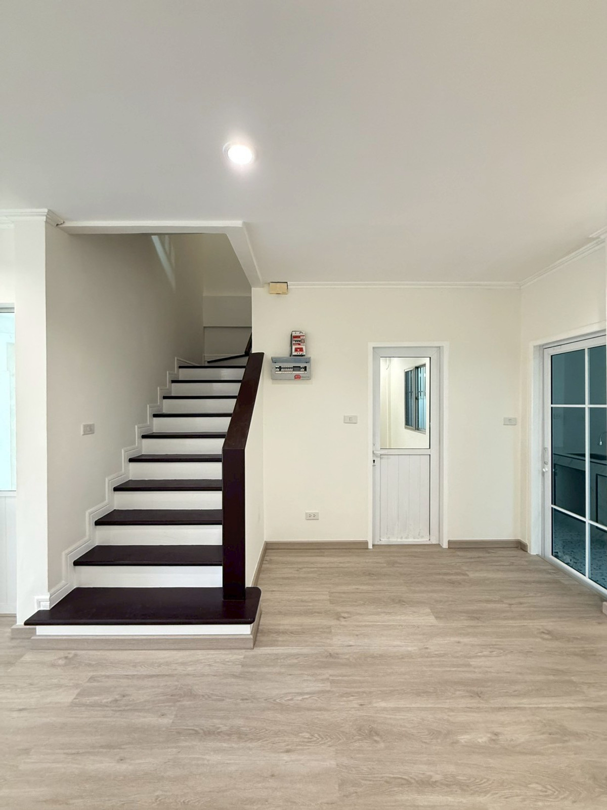 ขายทาวน์โฮมนนทบุรี บางใหญ่ บางบัวทอง : 💥💥  🏡 ทาวน์เฮ้าส์ หมู่บ้าน เดอะ วิลล่า รัตนาธิเบศร์ (รีโนเวทใหม่ทั้งหลัง  พร้อมหิ้วกระเป๋าเข้าอยู่ )📌