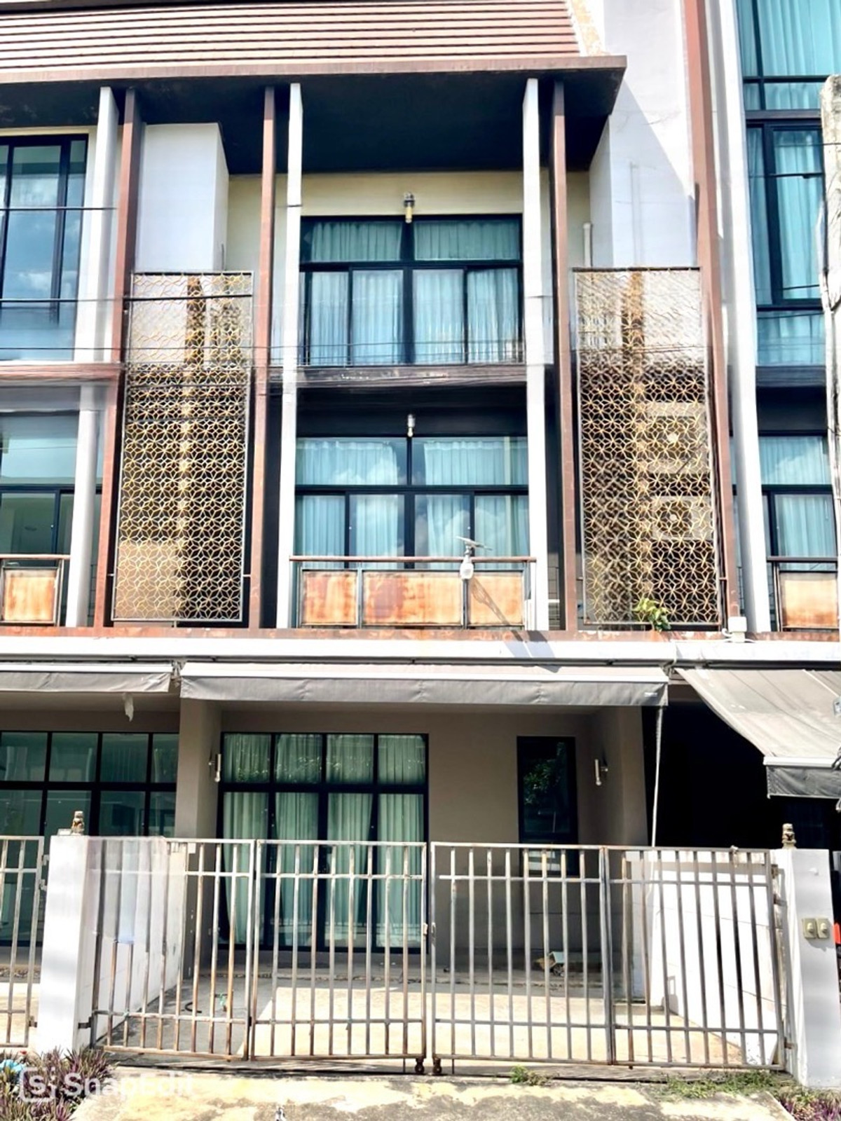 ขายทาวน์โฮมบางซื่อ วงศ์สว่าง เตาปูน : ขายทาวน์โฮม  flora  วงศ์สว่าง เฟอร์ครบ โครงการติดถนนใกล้สถานีรถไฟฟ้า