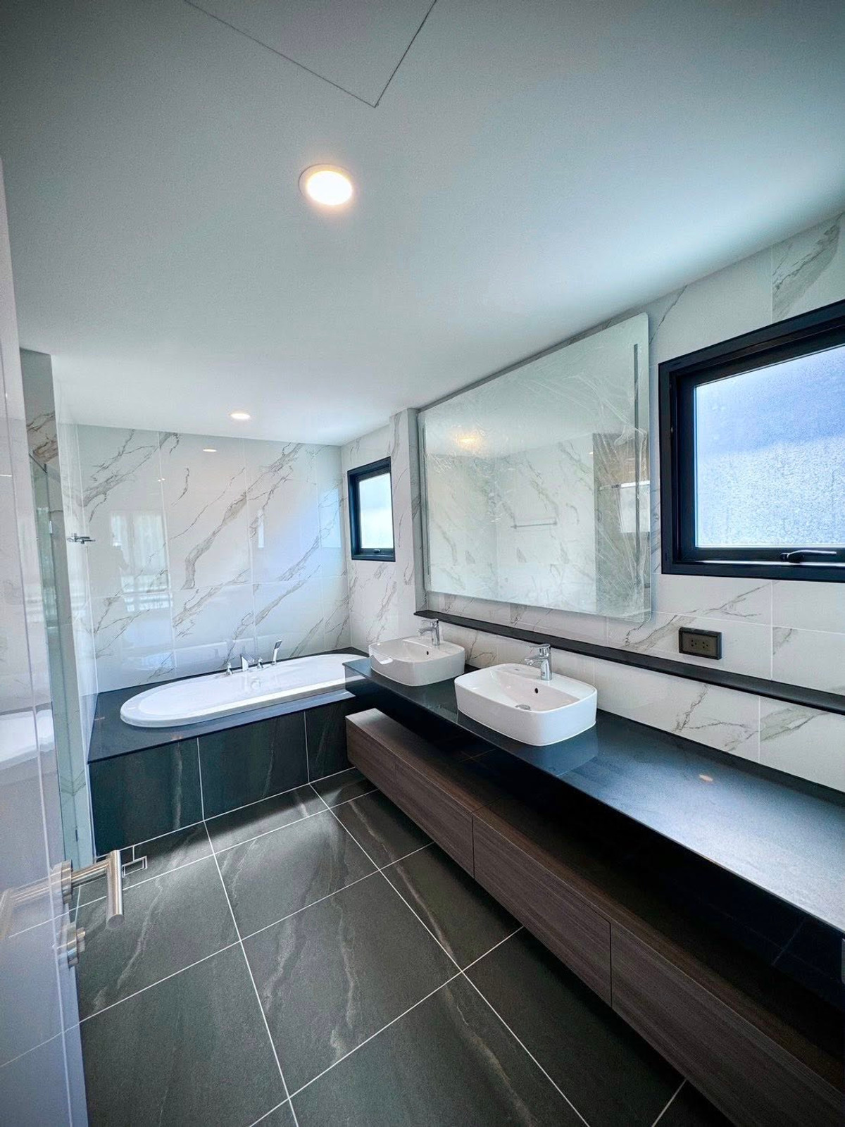 ให้เช่าบ้านบางนา แบริ่ง ลาซาล : [For rent] บ้านเดี่ยวใกล้ Mega bangna : ✨𝑻𝒉𝒆 𝒄𝒊𝒕𝒚 𝒃𝒂𝒏𝒈𝒏𝒂 : ตกแต่งครบ ใกล้ทางด่วนวงแหวน