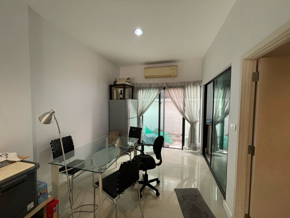 ขายทาวน์โฮมบางซื่อ วงศ์สว่าง เตาปูน : ขายทาวน์โฮม  flora  วงศ์สว่าง เฟอร์ครบ โครงการติดถนนใกล้สถานีรถไฟฟ้า