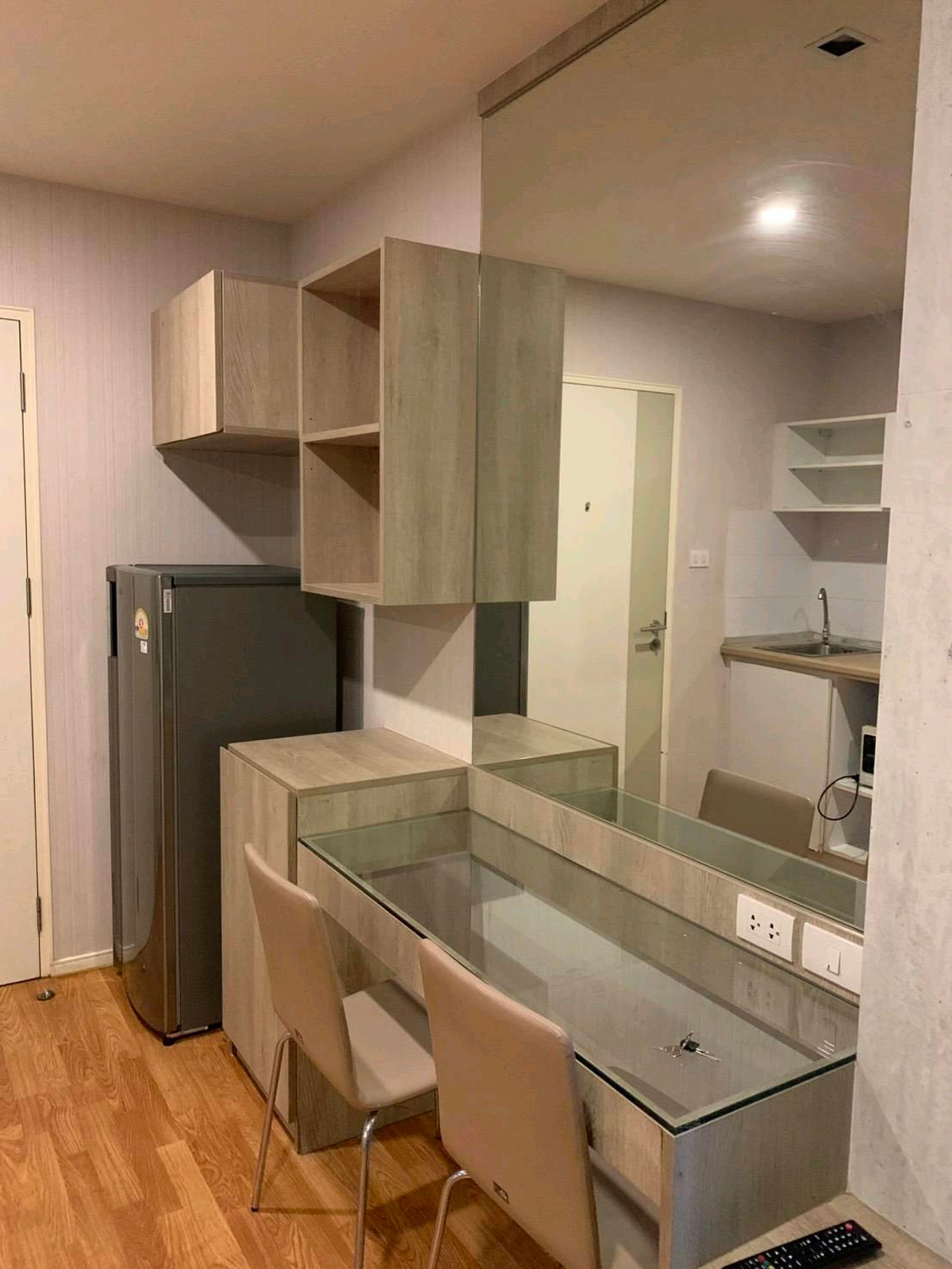 For RentCondoSamut Prakan,Samrong : ✨ Good location, convenient travel, easy to enter the city, cute price, ready to move in immediately 🚆 near BTS Bearing and BTS Samrong.