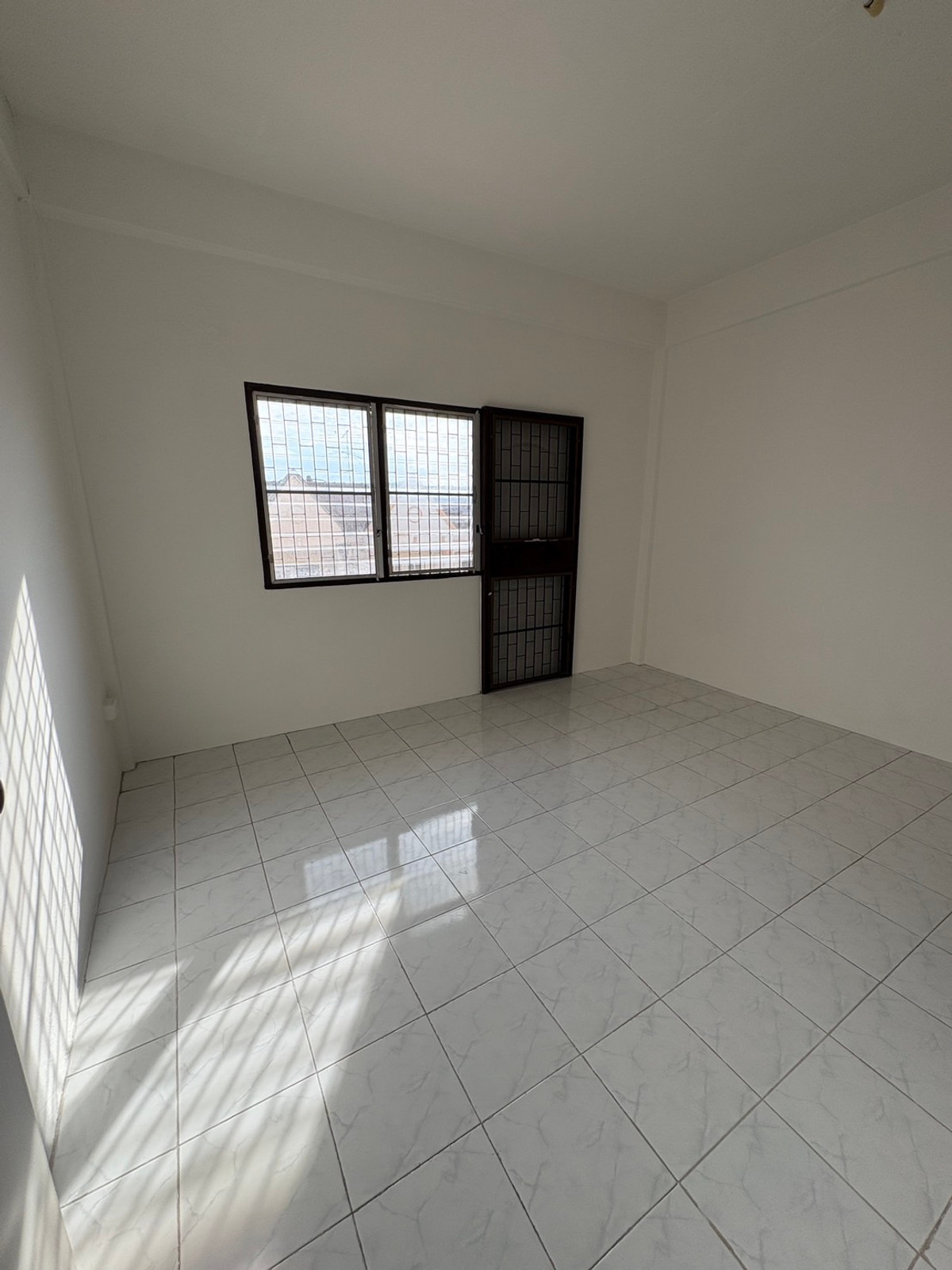 ให้เช่าอาคารพาณิชย์เสรีไทย-นิด้า : ให้เช่า อาคารพาณิชย์ ใกล้ โรงพยาบาลเกษมราษฎร์ รามคำแหง เพียง 3 นาที