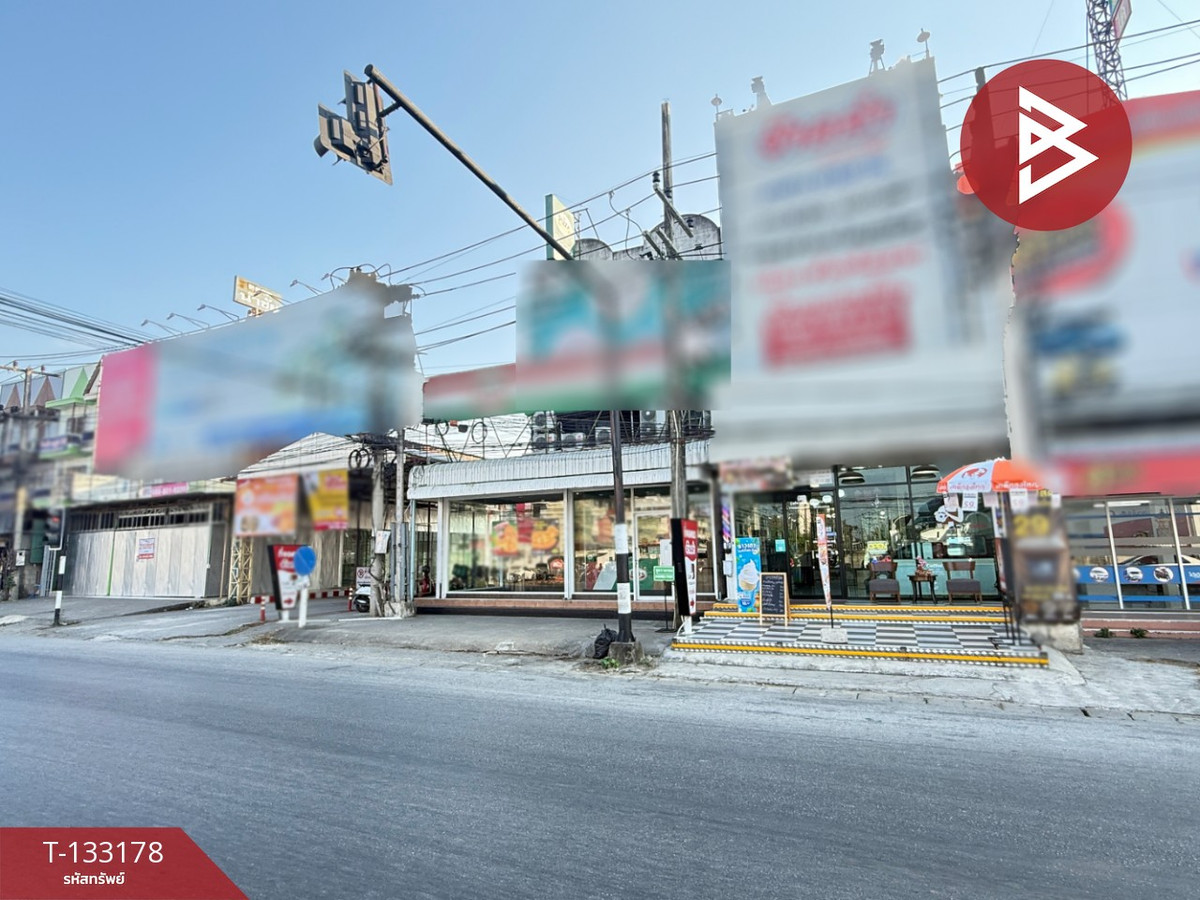 For SaleShop HouseLamphun : 3-story commercial building for sale, area 29 square meters, Ban Klang Subdistrict, Mueang Lamphun, good location, community area.