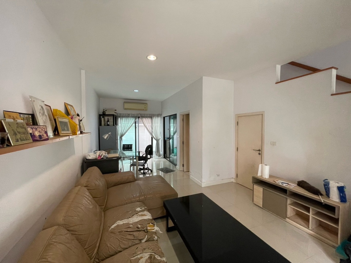 ขายทาวน์โฮมบางซื่อ วงศ์สว่าง เตาปูน : ขายทาวน์โฮม  flora  วงศ์สว่าง เฟอร์ครบ โครงการติดถนนใกล้สถานีรถไฟฟ้า