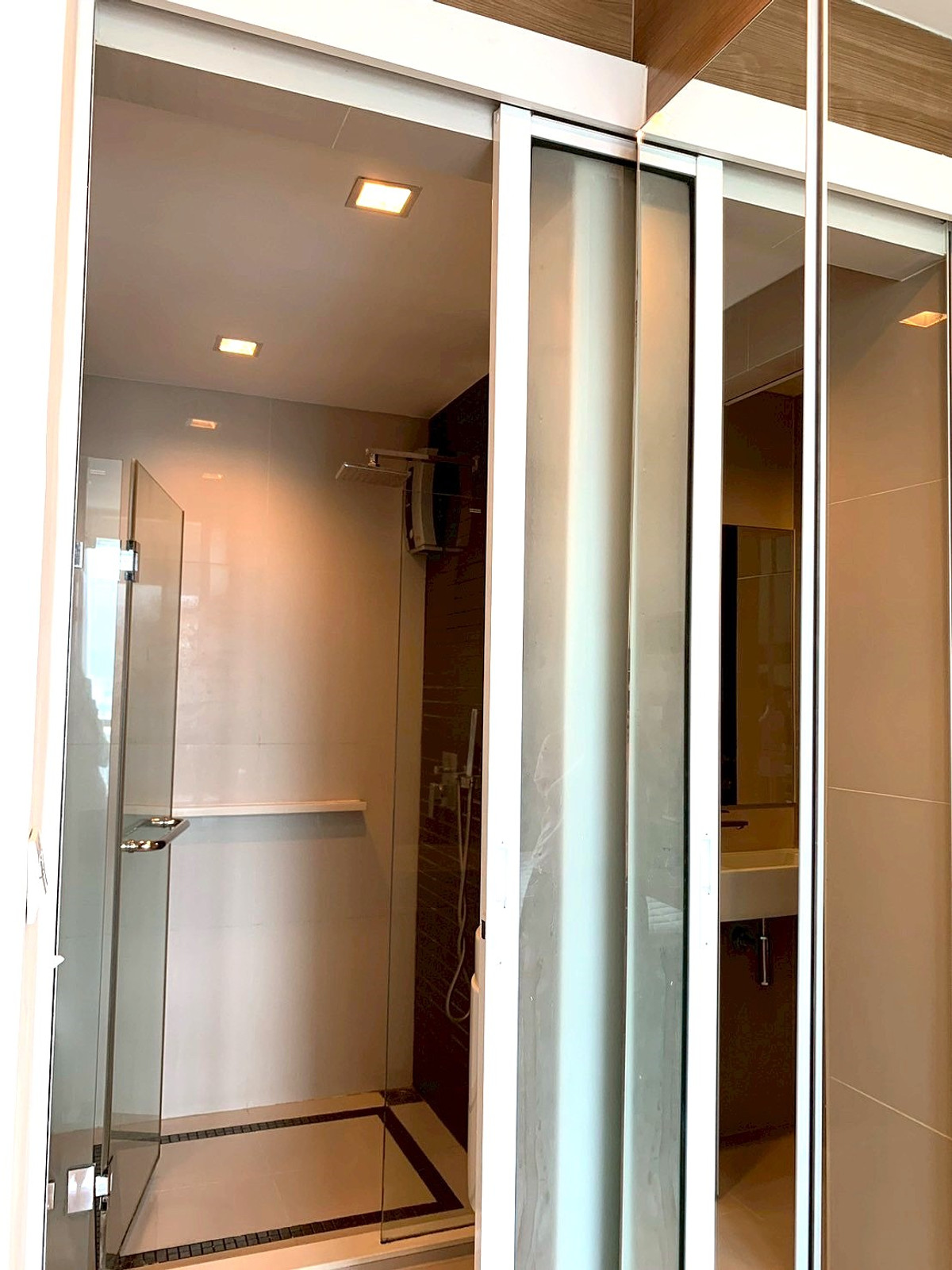 For RentCondoSathorn, Narathiwat : For Rent 1 Bedroom 23rd floor Rhythm Sathorn, City view, close to BTS Taksin