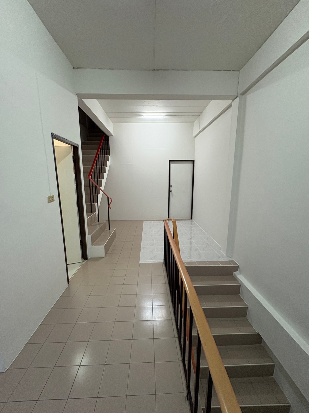 ให้เช่าอาคารพาณิชย์เสรีไทย-นิด้า : ให้เช่า อาคารพาณิชย์ ใกล้ โรงพยาบาลเกษมราษฎร์ รามคำแหง เพียง 3 นาที